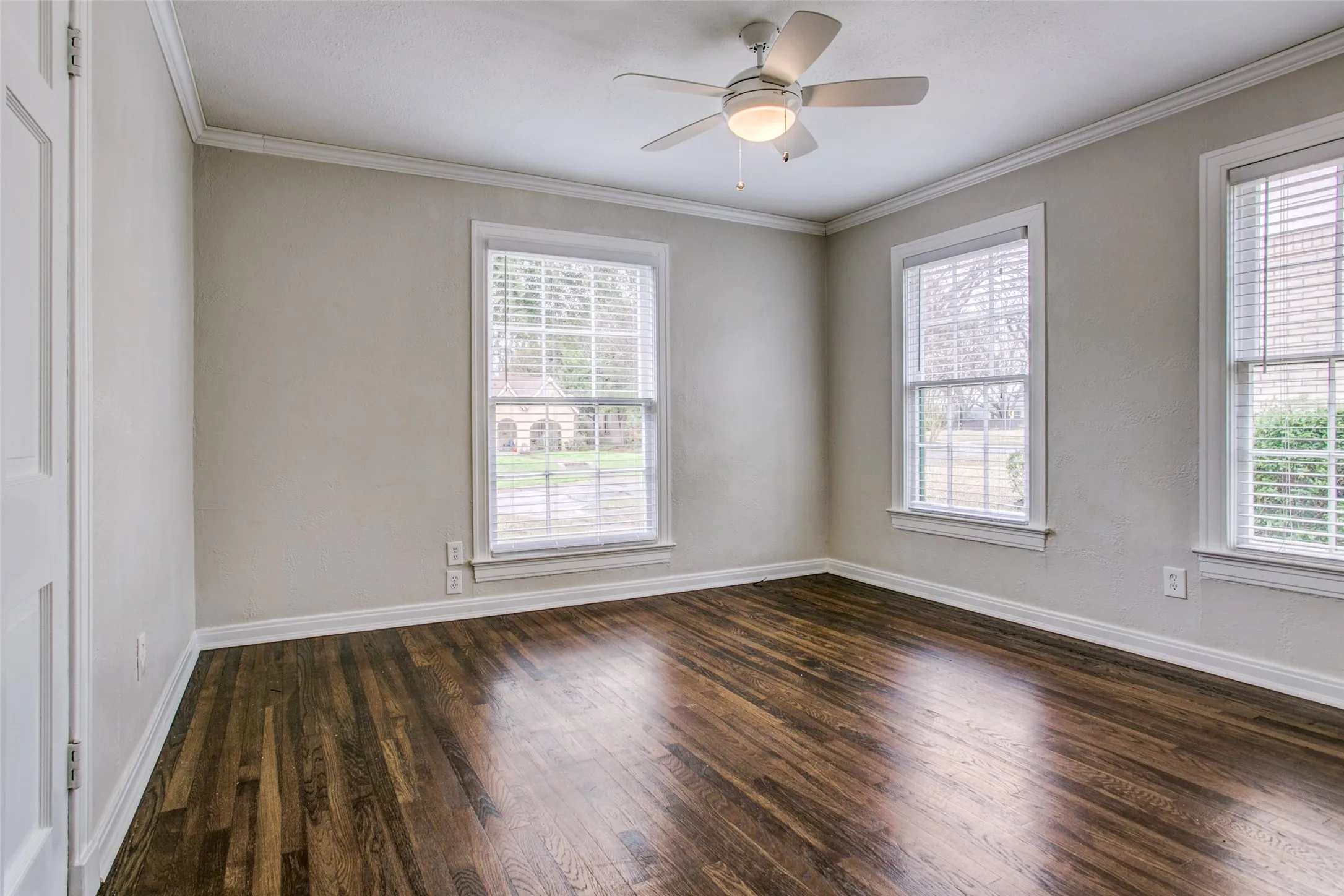 Single Family Residence For Rent in Dallas County , 715 Newell Avenue, Dallas, Texas 75223, 2 Bedroom, 1 Bathroom, 1 Garage spaces, 1,052 Sqft, built in 1938, mls#21348446, Real Estate Agent in Dallas, Homes For Rent in Dallas county, Homes For Rent in Dallas, Realtor in Dallas Texas, Real Estate Brokerage Independent Realty Texas, Luminita Cordes Realtor
