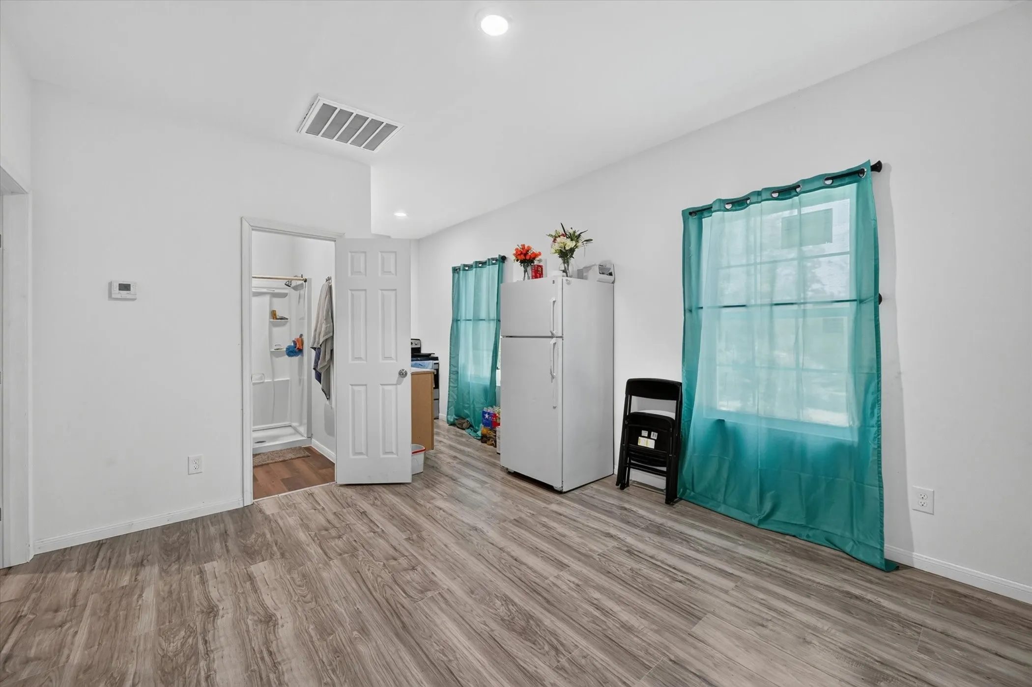 Triplex For Sale in Dallas County , 1938 El Paso Street, Grand Prairie, Texas 75051, 7 Bedroom, 5 Bathroom, Garage spaces, 3,303 Sqft, built in 1964, mls#21355102, Real Estate Agent in Grand Prairie, Homes For Sale in Dallas county, Homes For Sale in Grand Prairie, Realtor in Grand Prairie Texas, Real Estate Brokerage Independent Realty Texas, Luminita Cordes Realtor