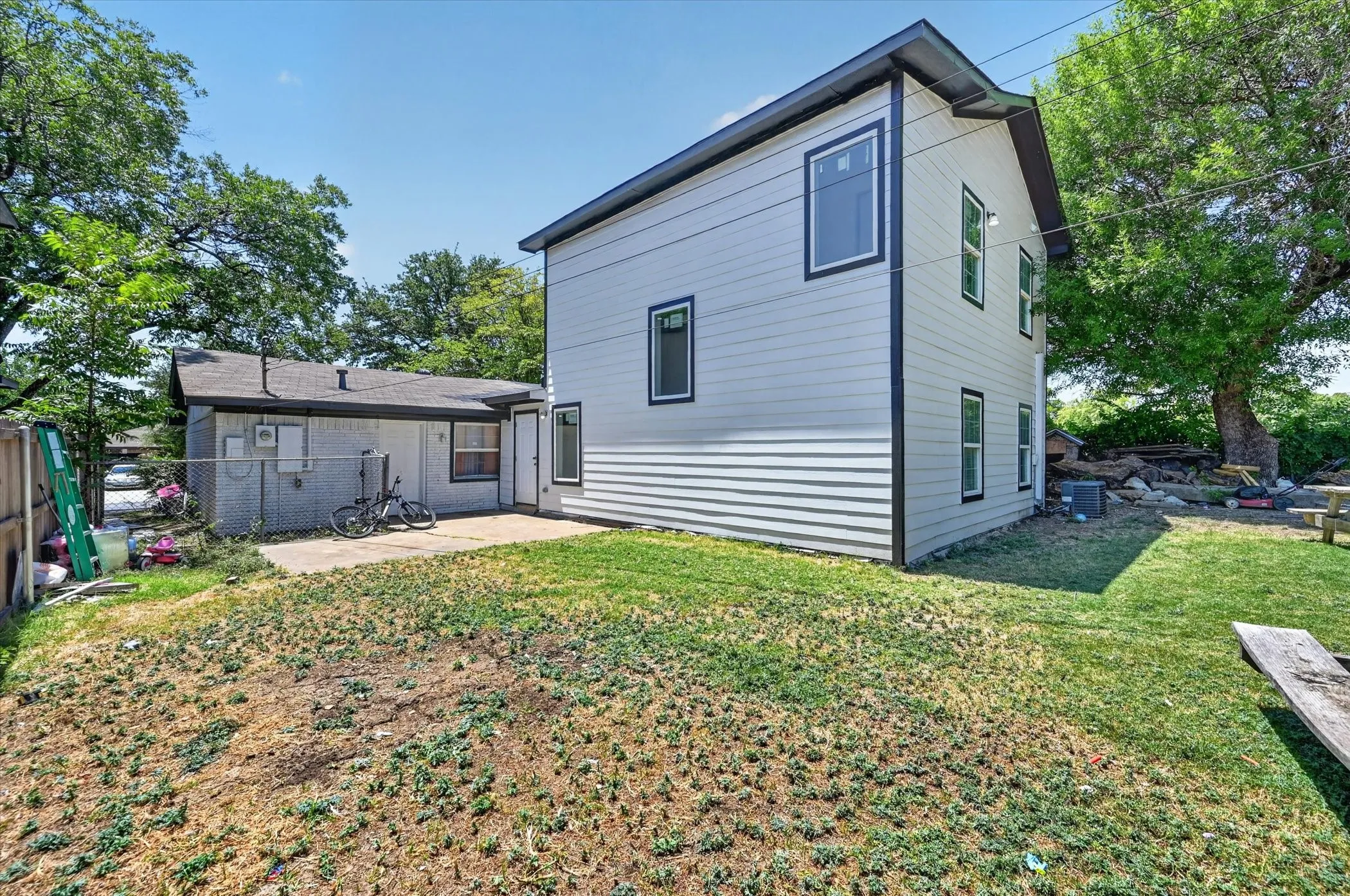 Triplex For Sale in Dallas County , 1938 El Paso Street, Grand Prairie, Texas 75051, 7 Bedroom, 5 Bathroom, Garage spaces, 3,303 Sqft, built in 1964, mls#21355102, Real Estate Agent in Grand Prairie, Homes For Sale in Dallas county, Homes For Sale in Grand Prairie, Realtor in Grand Prairie Texas, Real Estate Brokerage Independent Realty Texas, Luminita Cordes Realtor
