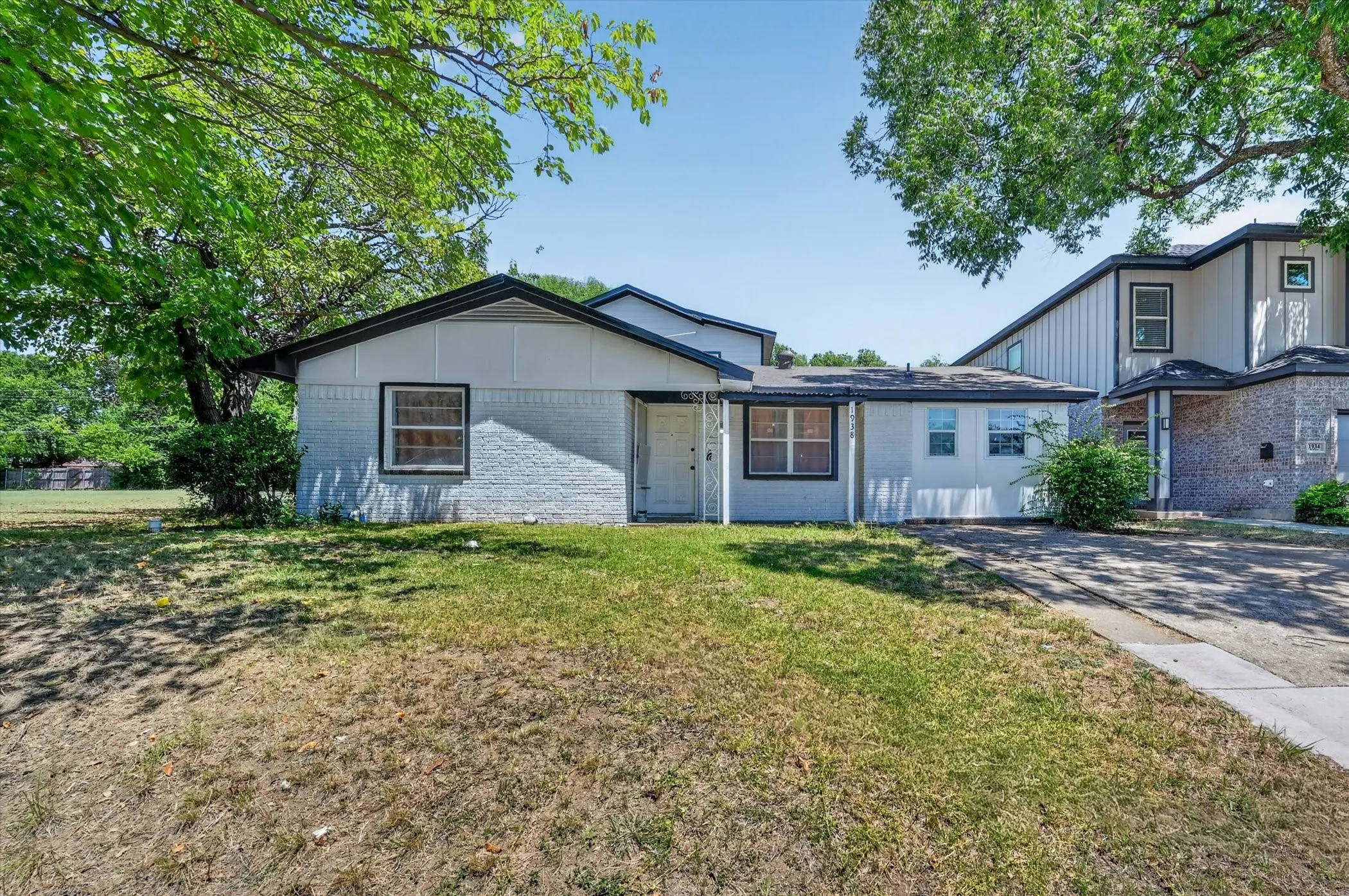 Triplex For Sale in Dallas County , 1938 El Paso Street, Grand Prairie, Texas 75051, 7 Bedroom, 5 Bathroom, Garage spaces, 3,303 Sqft, built in 1964, mls#21355102, Real Estate Agent in Grand Prairie, Homes For Sale in Dallas county, Homes For Sale in Grand Prairie, Realtor in Grand Prairie Texas, Real Estate Brokerage Independent Realty Texas, Luminita Cordes Realtor