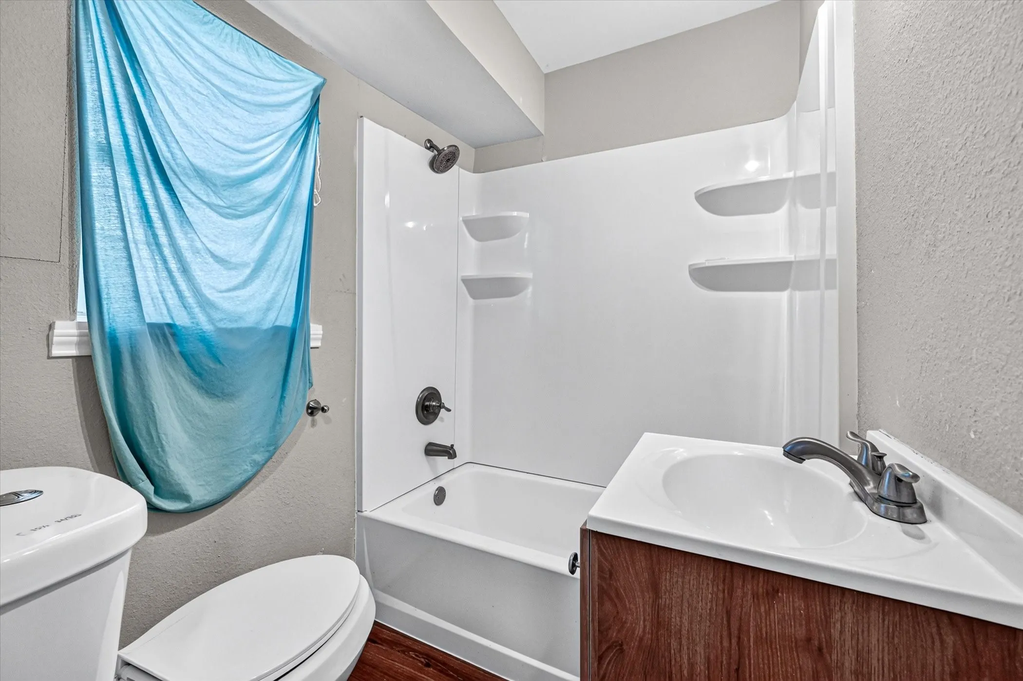 Triplex For Sale in Dallas County , 1938 El Paso Street, Grand Prairie, Texas 75051, 7 Bedroom, 5 Bathroom, Garage spaces, 3,303 Sqft, built in 1964, mls#21355102, Real Estate Agent in Grand Prairie, Homes For Sale in Dallas county, Homes For Sale in Grand Prairie, Realtor in Grand Prairie Texas, Real Estate Brokerage Independent Realty Texas, Luminita Cordes Realtor