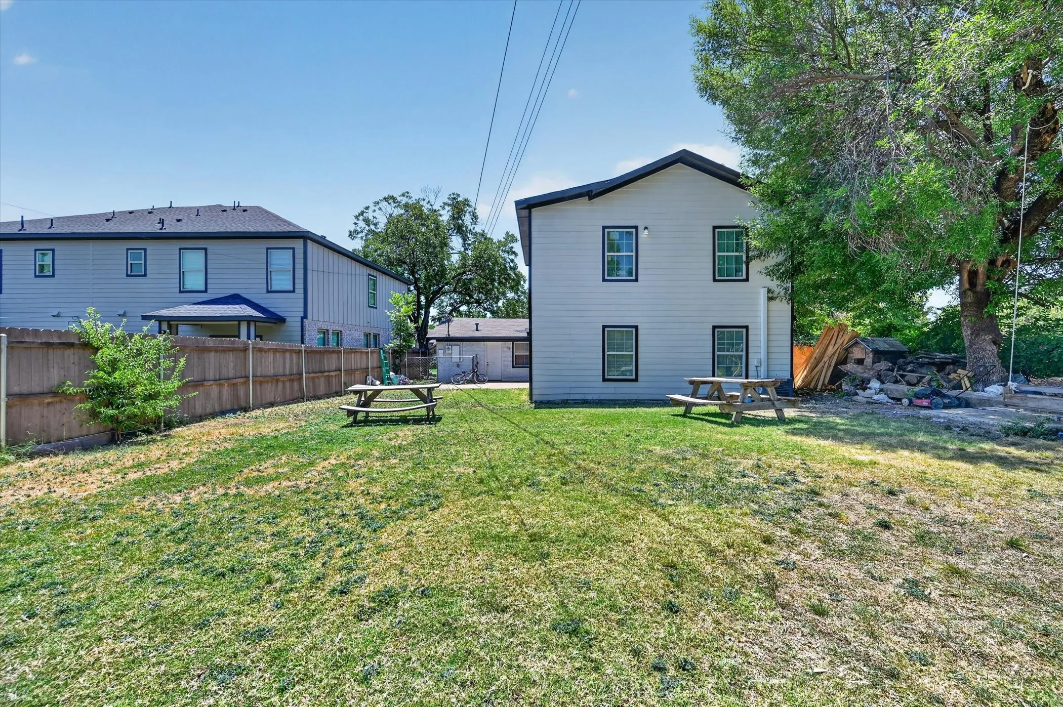 Triplex For Sale in Dallas County , 1938 El Paso Street, Grand Prairie, Texas 75051, 7 Bedroom, 5 Bathroom, Garage spaces, 3,303 Sqft, built in 1964, mls#21355102, Real Estate Agent in Grand Prairie, Homes For Sale in Dallas county, Homes For Sale in Grand Prairie, Realtor in Grand Prairie Texas, Real Estate Brokerage Independent Realty Texas, Luminita Cordes Realtor