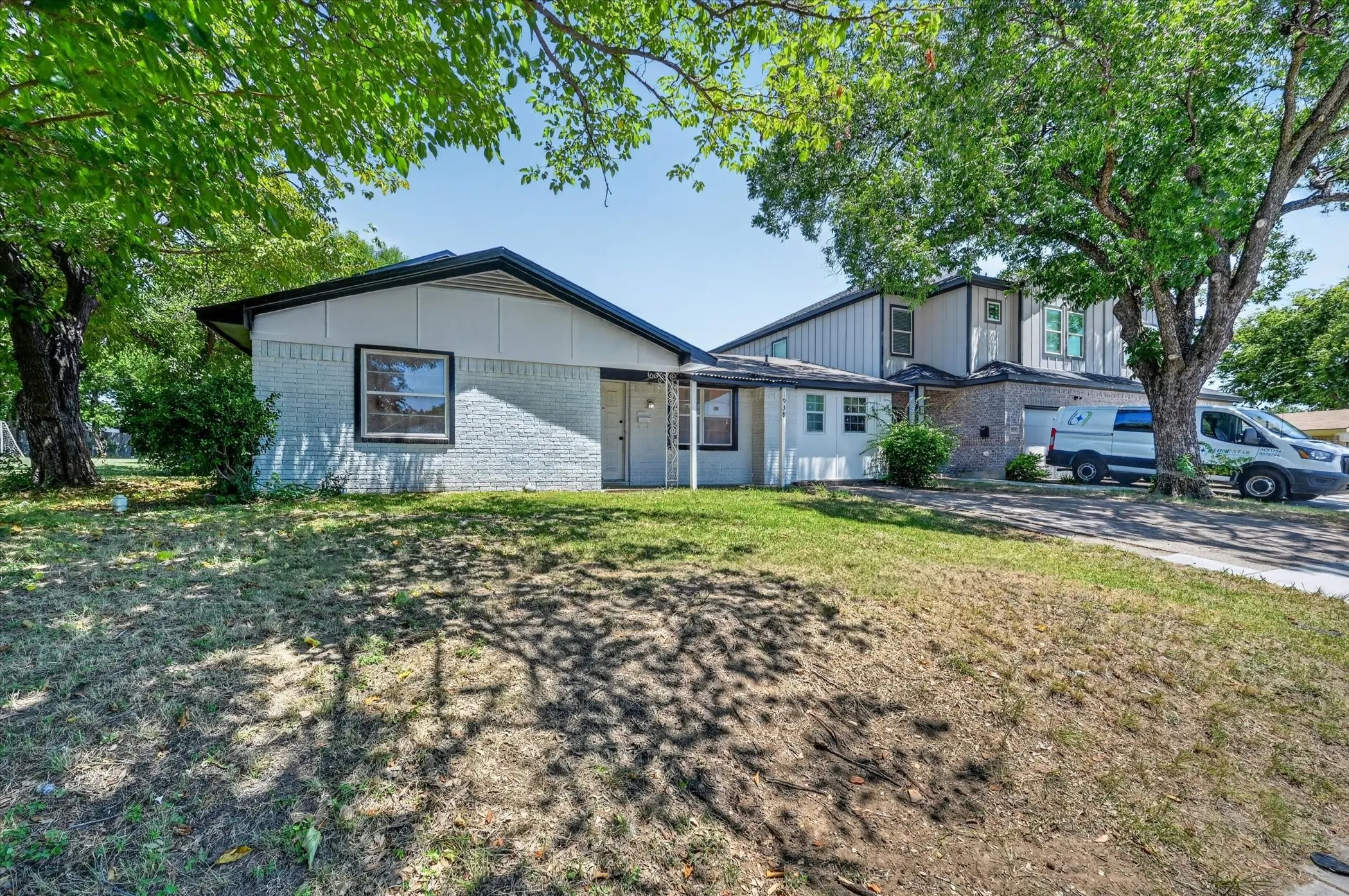 Triplex For Sale in Dallas County , 1938 El Paso Street, Grand Prairie, Texas 75051, 7 Bedroom, 5 Bathroom, Garage spaces, 3,303 Sqft, built in 1964, mls#21355102, Real Estate Agent in Grand Prairie, Homes For Sale in Dallas county, Homes For Sale in Grand Prairie, Realtor in Grand Prairie Texas, Real Estate Brokerage Independent Realty Texas, Luminita Cordes Realtor