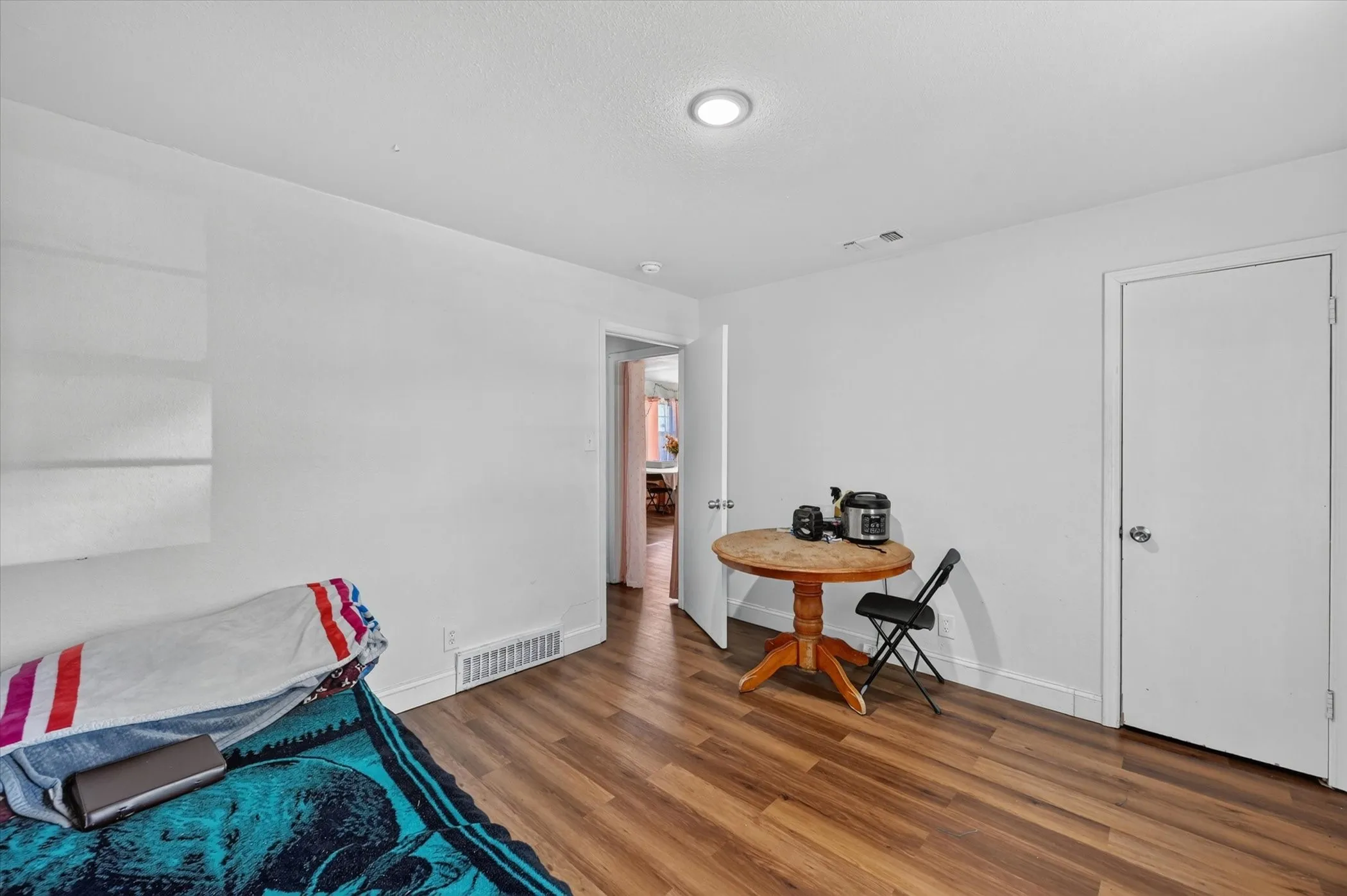 Triplex For Sale in Dallas County , 1938 El Paso Street, Grand Prairie, Texas 75051, 7 Bedroom, 5 Bathroom, Garage spaces, 3,303 Sqft, built in 1964, mls#21355102, Real Estate Agent in Grand Prairie, Homes For Sale in Dallas county, Homes For Sale in Grand Prairie, Realtor in Grand Prairie Texas, Real Estate Brokerage Independent Realty Texas, Luminita Cordes Realtor