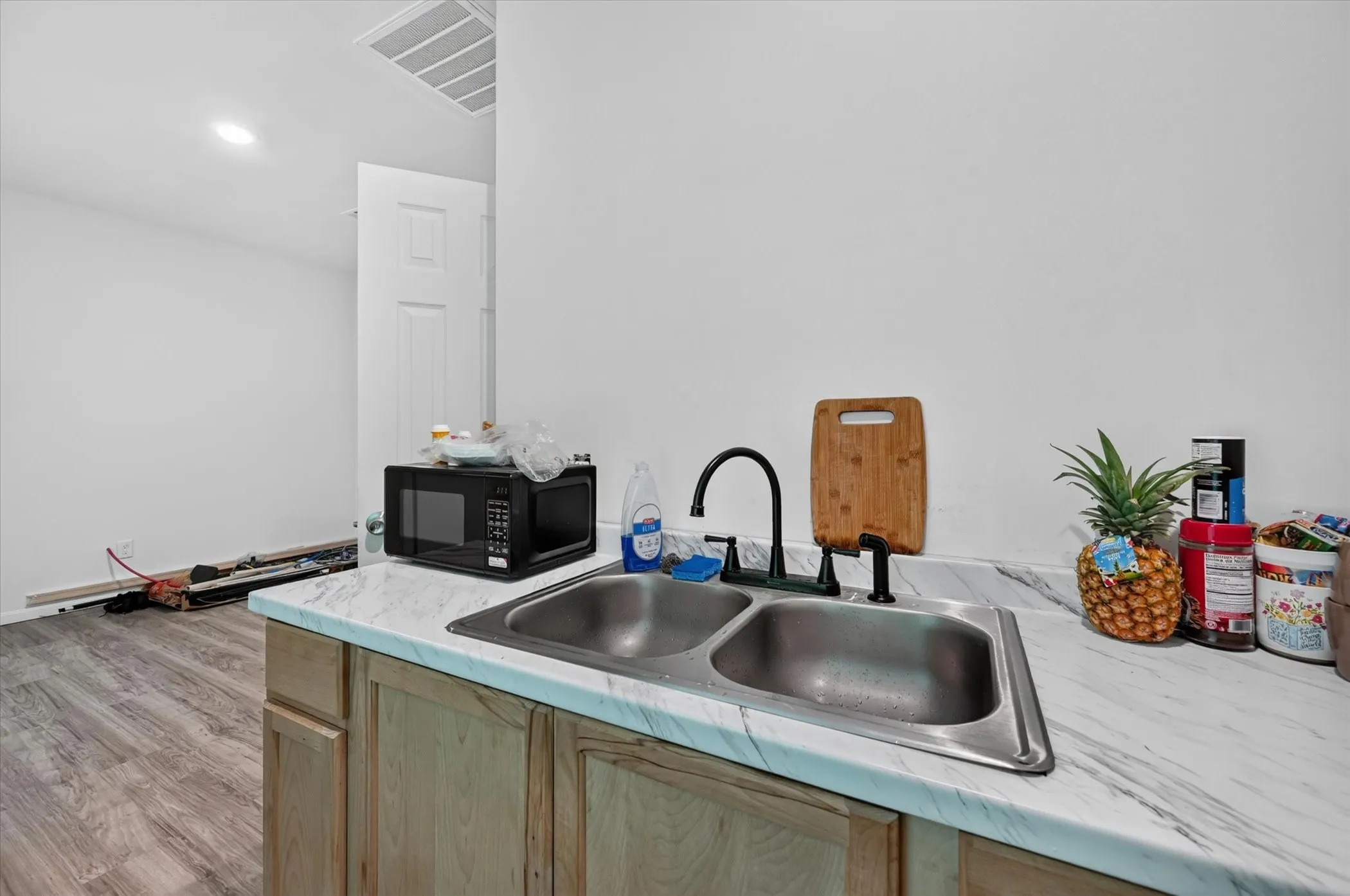 Triplex For Sale in Dallas County , 1938 El Paso Street, Grand Prairie, Texas 75051, 7 Bedroom, 5 Bathroom, Garage spaces, 3,303 Sqft, built in 1964, mls#21355102, Real Estate Agent in Grand Prairie, Homes For Sale in Dallas county, Homes For Sale in Grand Prairie, Realtor in Grand Prairie Texas, Real Estate Brokerage Independent Realty Texas, Luminita Cordes Realtor