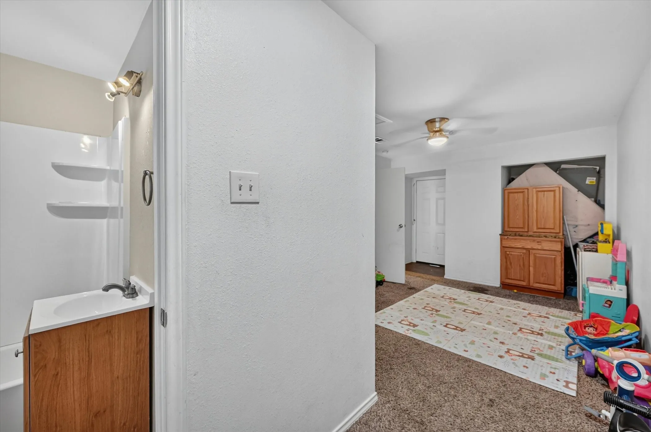 Triplex For Sale in Dallas County , 1938 El Paso Street, Grand Prairie, Texas 75051, 7 Bedroom, 5 Bathroom, Garage spaces, 3,303 Sqft, built in 1964, mls#21355102, Real Estate Agent in Grand Prairie, Homes For Sale in Dallas county, Homes For Sale in Grand Prairie, Realtor in Grand Prairie Texas, Real Estate Brokerage Independent Realty Texas, Luminita Cordes Realtor