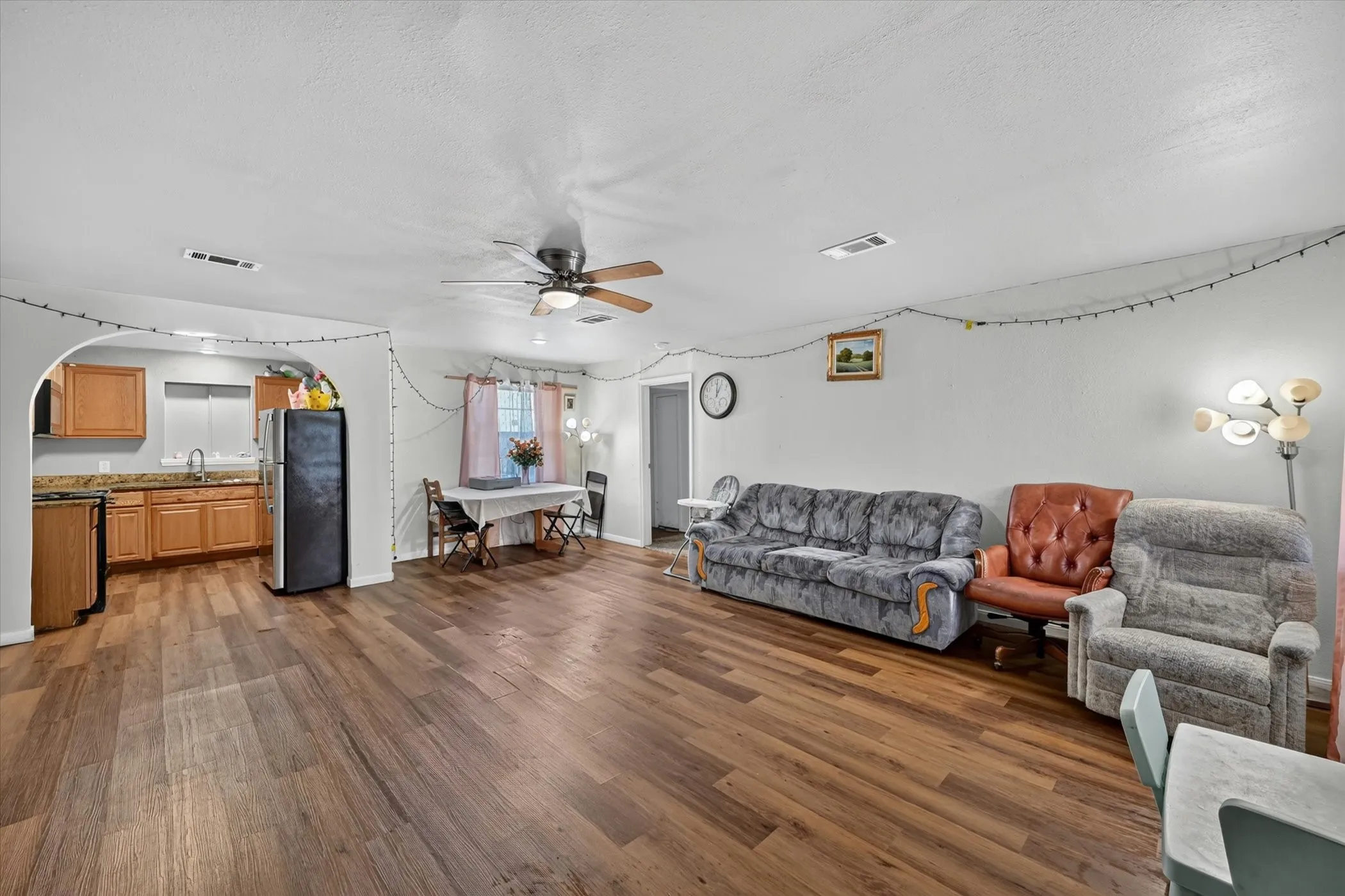 Triplex For Sale in Dallas County , 1938 El Paso Street, Grand Prairie, Texas 75051, 7 Bedroom, 5 Bathroom, Garage spaces, 3,303 Sqft, built in 1964, mls#21355102, Real Estate Agent in Grand Prairie, Homes For Sale in Dallas county, Homes For Sale in Grand Prairie, Realtor in Grand Prairie Texas, Real Estate Brokerage Independent Realty Texas, Luminita Cordes Realtor