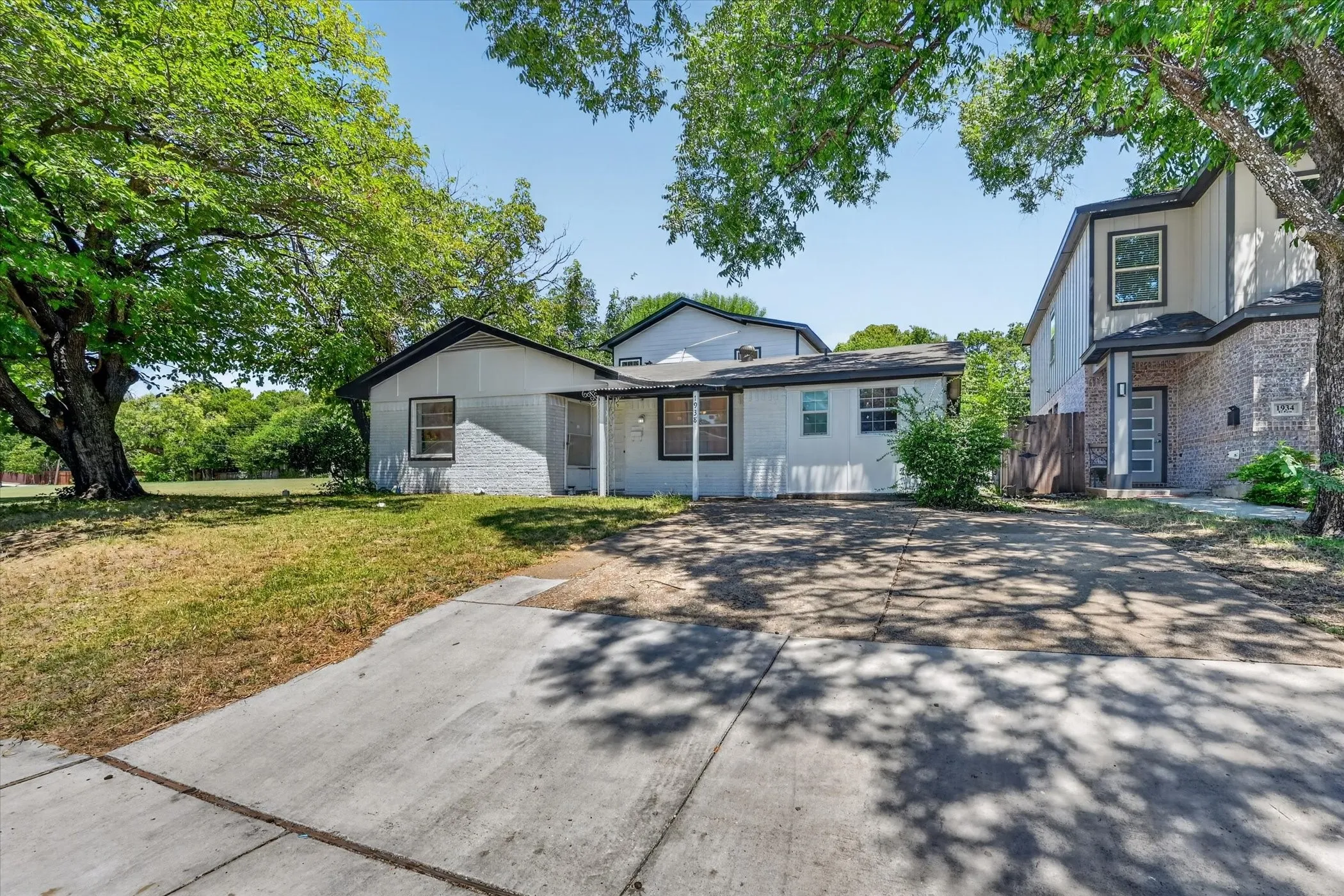Triplex For Sale in Dallas County , 1938 El Paso Street, Grand Prairie, Texas 75051, 7 Bedroom, 5 Bathroom, Garage spaces, 3,303 Sqft, built in 1964, mls#21355102, Real Estate Agent in Grand Prairie, Homes For Sale in Dallas county, Homes For Sale in Grand Prairie, Realtor in Grand Prairie Texas, Real Estate Brokerage Independent Realty Texas, Luminita Cordes Realtor