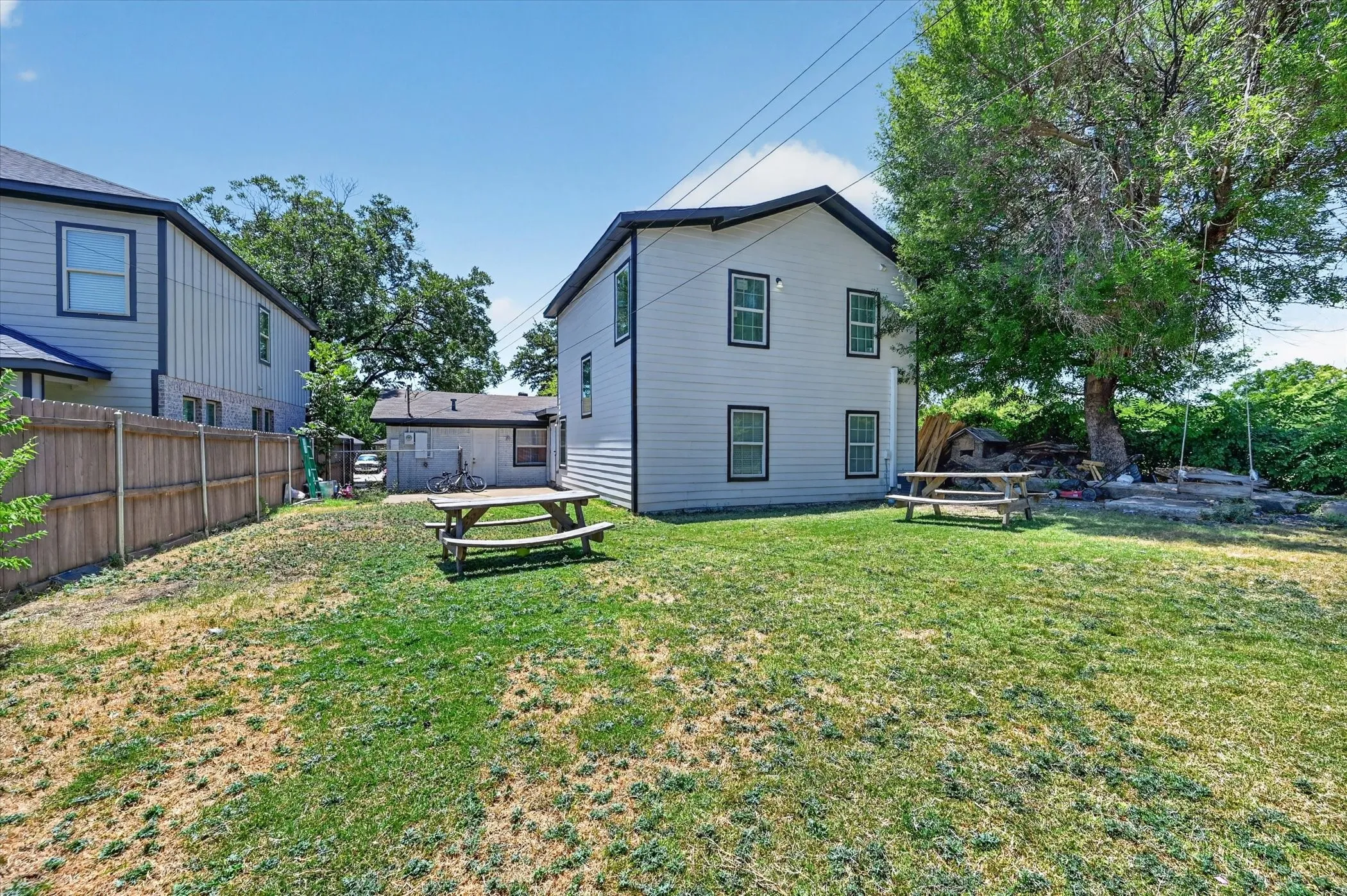 Triplex For Sale in Dallas County , 1938 El Paso Street, Grand Prairie, Texas 75051, 7 Bedroom, 5 Bathroom, Garage spaces, 3,303 Sqft, built in 1964, mls#21355102, Real Estate Agent in Grand Prairie, Homes For Sale in Dallas county, Homes For Sale in Grand Prairie, Realtor in Grand Prairie Texas, Real Estate Brokerage Independent Realty Texas, Luminita Cordes Realtor