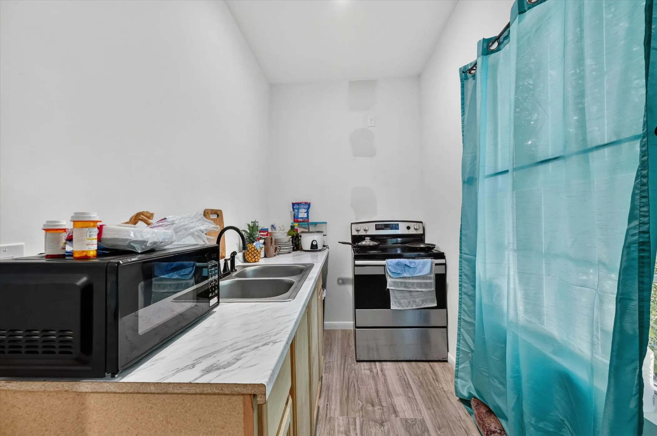 Triplex For Sale in Dallas County , 1938 El Paso Street, Grand Prairie, Texas 75051, 7 Bedroom, 5 Bathroom, Garage spaces, 3,303 Sqft, built in 1964, mls#21355102, Real Estate Agent in Grand Prairie, Homes For Sale in Dallas county, Homes For Sale in Grand Prairie, Realtor in Grand Prairie Texas, Real Estate Brokerage Independent Realty Texas, Luminita Cordes Realtor