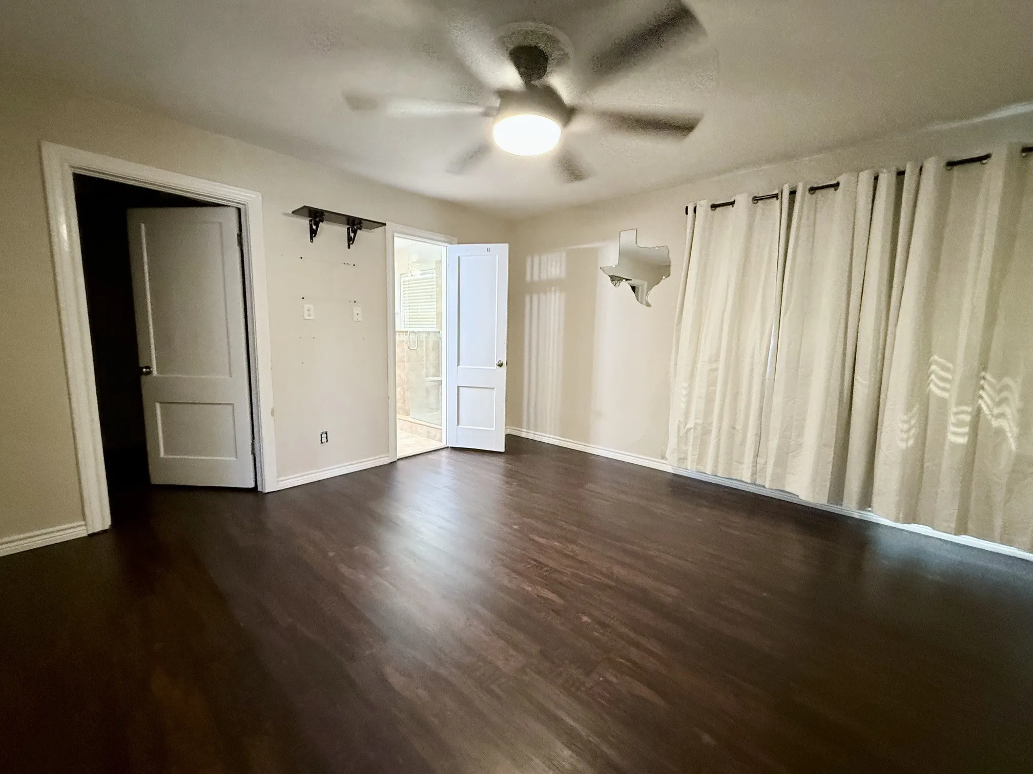 Single Family Residence For Sale in Tarrant County , 312 Ralph Street, White Settlement, Texas 76108, 3 Bedroom, 2 Bathroom, 4 Garage spaces, 1,269 Sqft, built in 1945, mls#21358284, Real Estate Agent in White Settlement, Homes For Sale in Tarrant county, Homes For Sale in White Settlement, Realtor in White Settlement Texas, Real Estate Brokerage Independent Realty Texas, Luminita Cordes Realtor