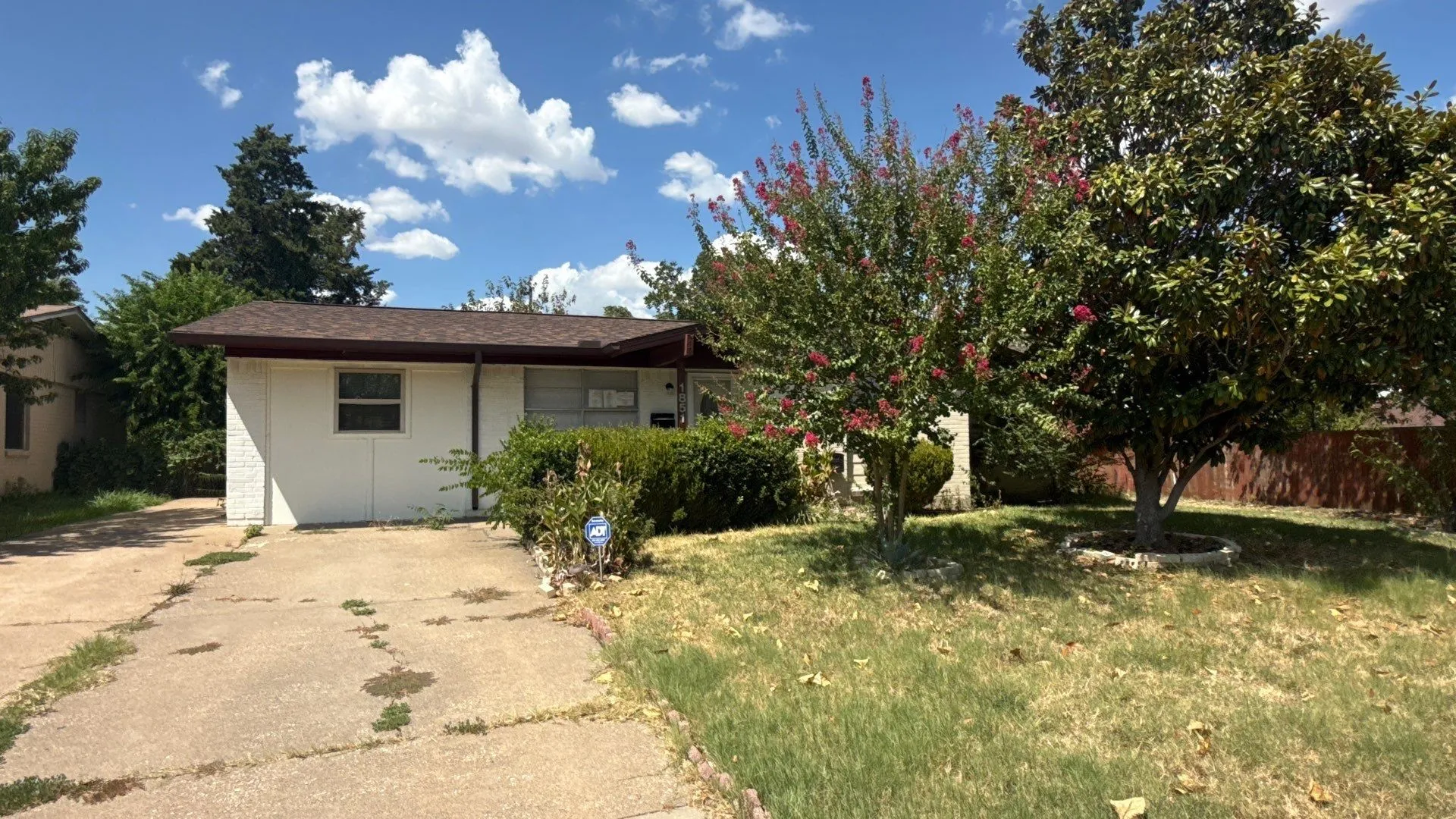 Single Family Residence For Sale in Dallas County , 1851 Chevy Chase Drive, Carrollton, Texas 75006, 3 Bedroom, 1 Bathroom, 1 Garage spaces, 1,296 Sqft, built in 1963, mls#21355820, Real Estate Agent in Carrollton, Homes For Sale in Dallas county, Homes For Sale in Carrollton, Realtor in Carrollton Texas, Real Estate Brokerage Independent Realty Texas, Luminita Cordes Realtor