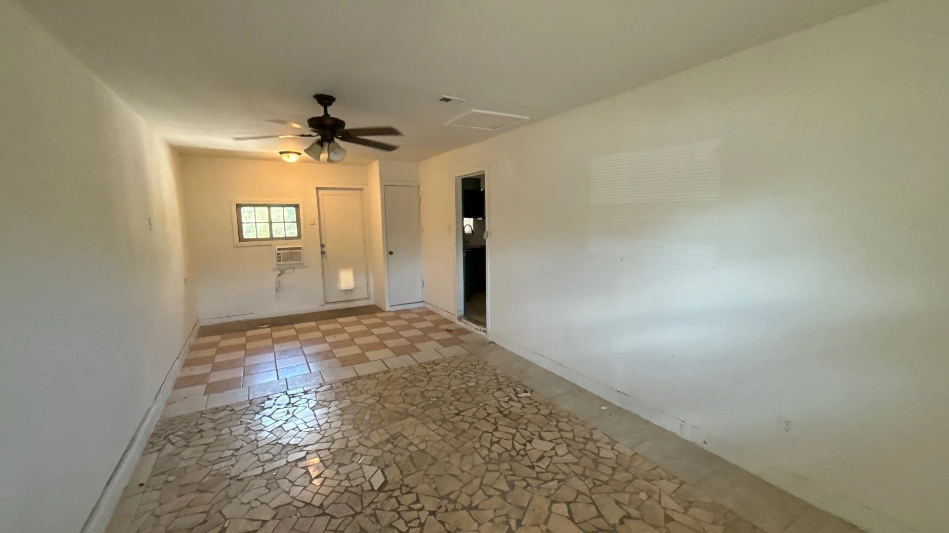 Single Family Residence For Sale in Dallas County , 1851 Chevy Chase Drive, Carrollton, Texas 75006, 3 Bedroom, 1 Bathroom, 1 Garage spaces, 1,296 Sqft, built in 1963, mls#21355820, Real Estate Agent in Carrollton, Homes For Sale in Dallas county, Homes For Sale in Carrollton, Realtor in Carrollton Texas, Real Estate Brokerage Independent Realty Texas, Luminita Cordes Realtor