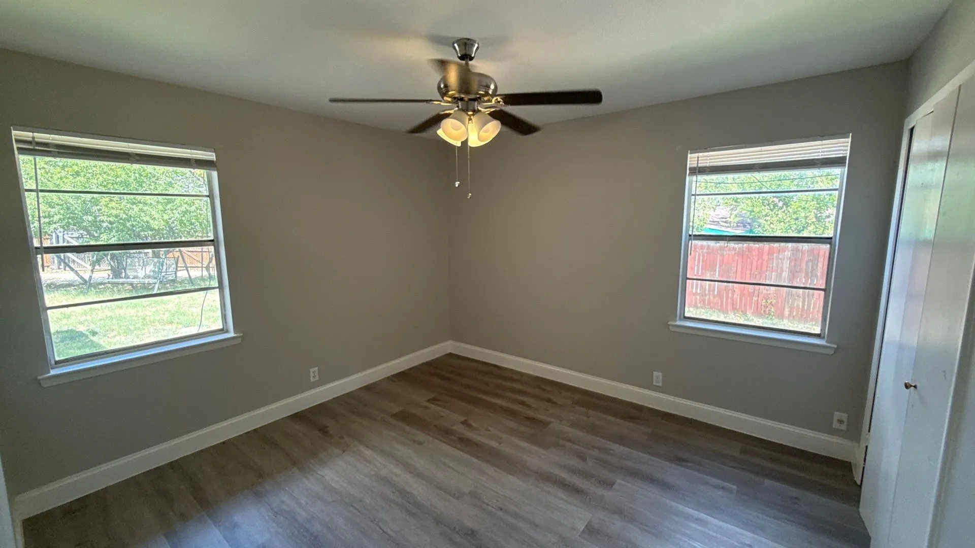 Single Family Residence For Sale in Dallas County , 1851 Chevy Chase Drive, Carrollton, Texas 75006, 3 Bedroom, 1 Bathroom, 1 Garage spaces, 1,296 Sqft, built in 1963, mls#21355820, Real Estate Agent in Carrollton, Homes For Sale in Dallas county, Homes For Sale in Carrollton, Realtor in Carrollton Texas, Real Estate Brokerage Independent Realty Texas, Luminita Cordes Realtor