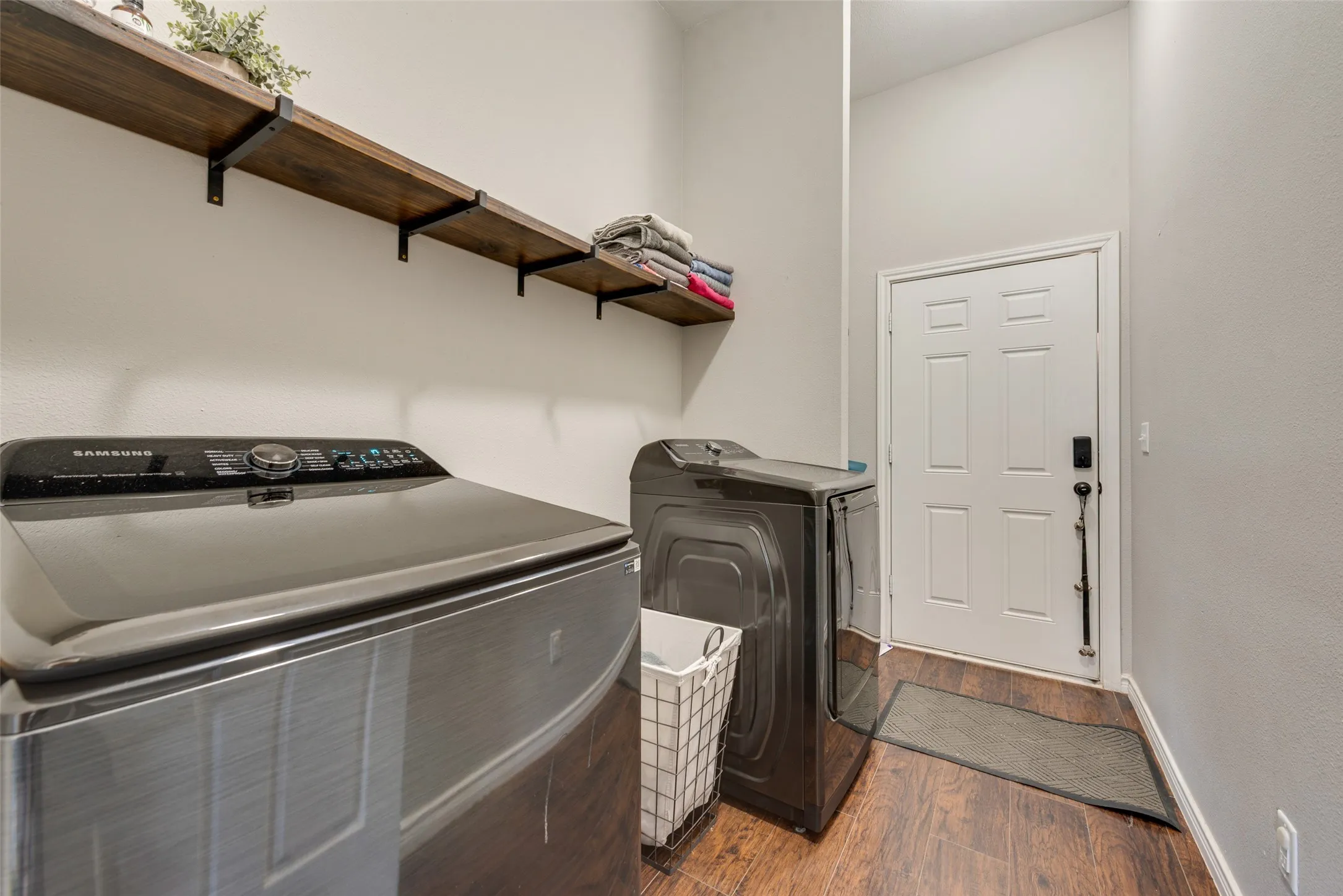 Single Family Residence For Sale in Wise County , 139 Quail Lane, Boyd, Texas 76023, 3 Bedroom, 2 Bathroom, 2 Garage spaces, 2,648 Sqft, built in 2019, mls#21358465, Real Estate Agent in Boyd, Homes For Sale in Wise county, Homes For Sale in Boyd, Realtor in Boyd Texas, Real Estate Brokerage Independent Realty Texas, Luminita Cordes Realtor