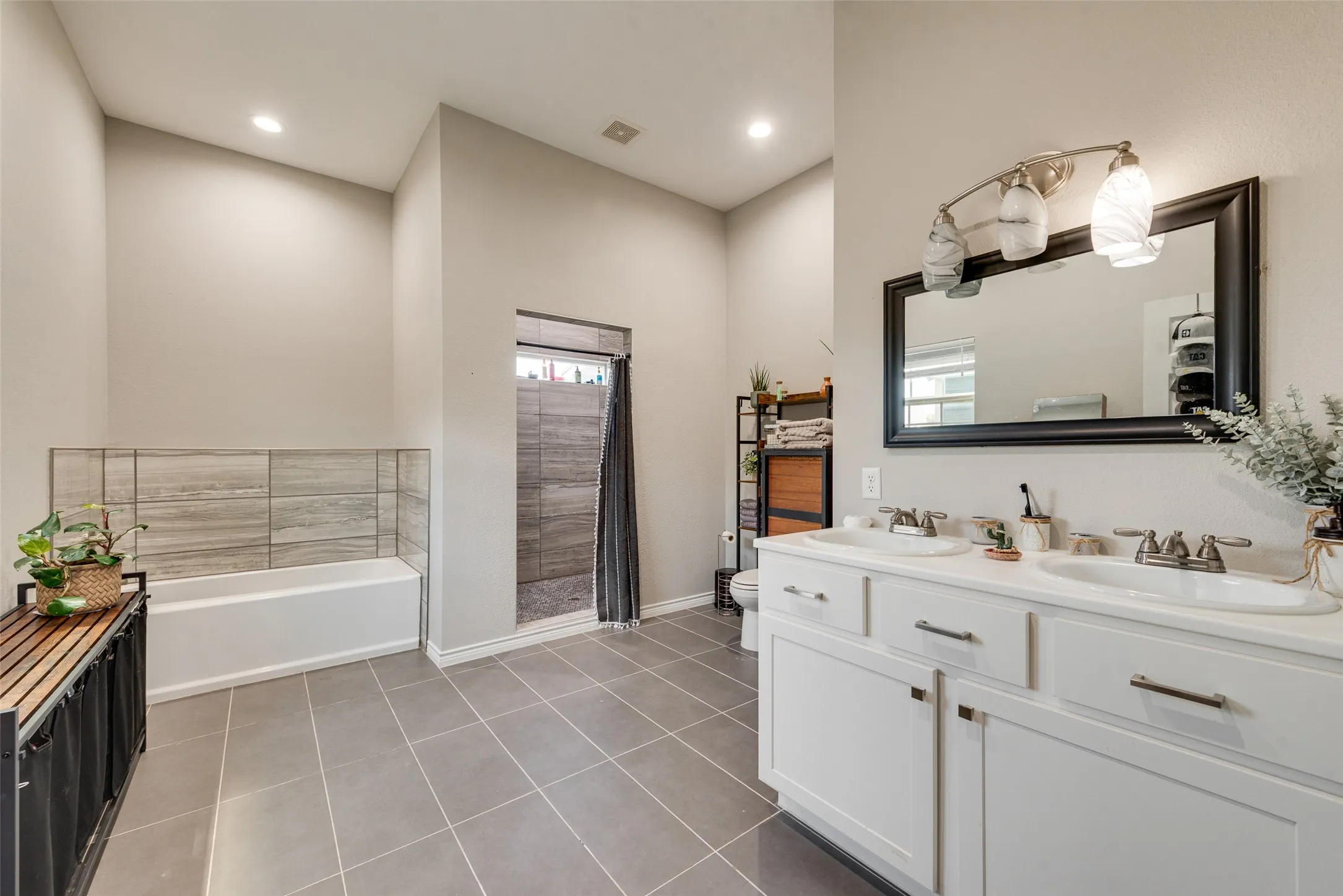 Single Family Residence For Sale in Wise County , 139 Quail Lane, Boyd, Texas 76023, 3 Bedroom, 2 Bathroom, 2 Garage spaces, 2,648 Sqft, built in 2019, mls#21358465, Real Estate Agent in Boyd, Homes For Sale in Wise county, Homes For Sale in Boyd, Realtor in Boyd Texas, Real Estate Brokerage Independent Realty Texas, Luminita Cordes Realtor