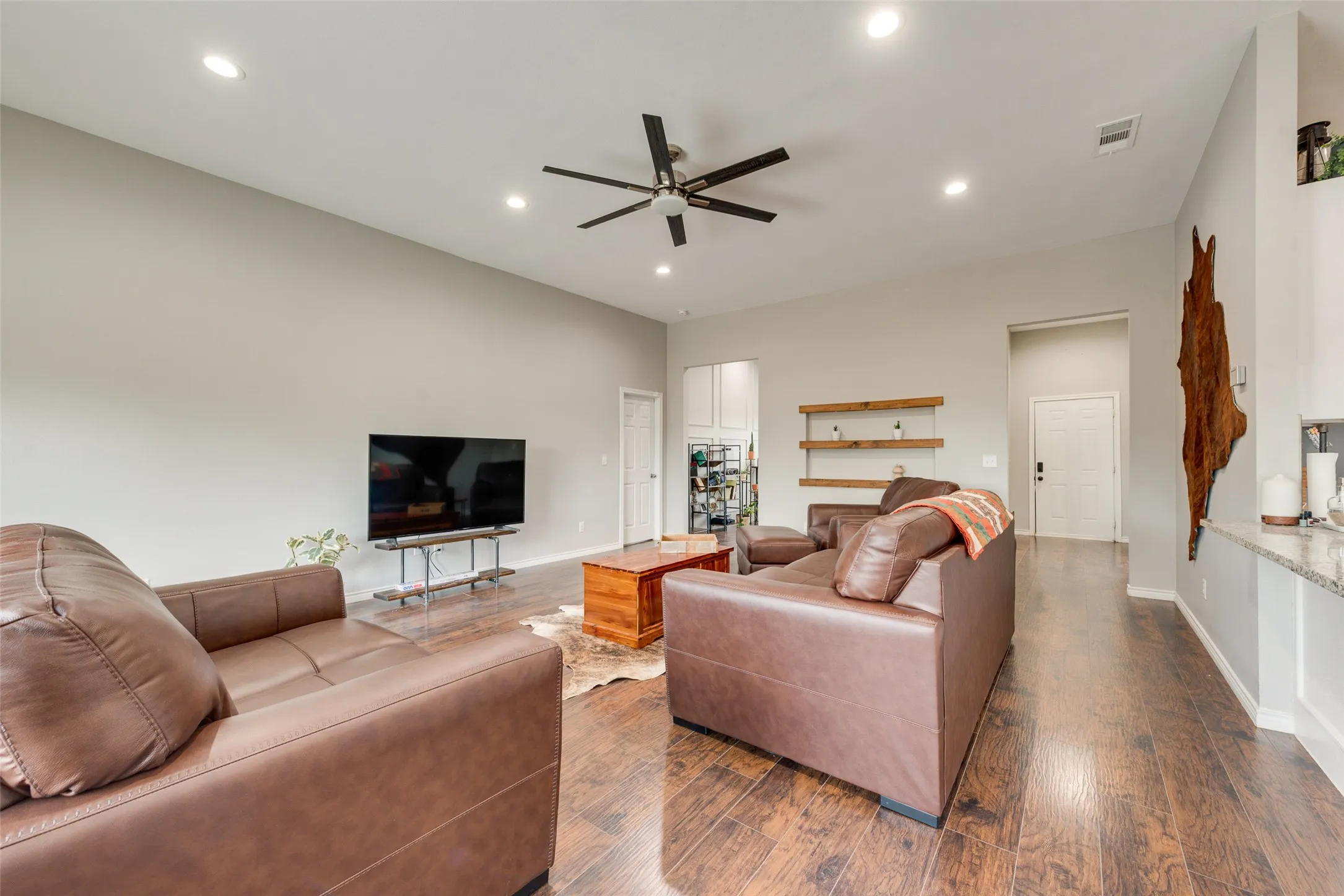 Single Family Residence For Sale in Wise County , 139 Quail Lane, Boyd, Texas 76023, 3 Bedroom, 2 Bathroom, 2 Garage spaces, 2,648 Sqft, built in 2019, mls#21358465, Real Estate Agent in Boyd, Homes For Sale in Wise county, Homes For Sale in Boyd, Realtor in Boyd Texas, Real Estate Brokerage Independent Realty Texas, Luminita Cordes Realtor