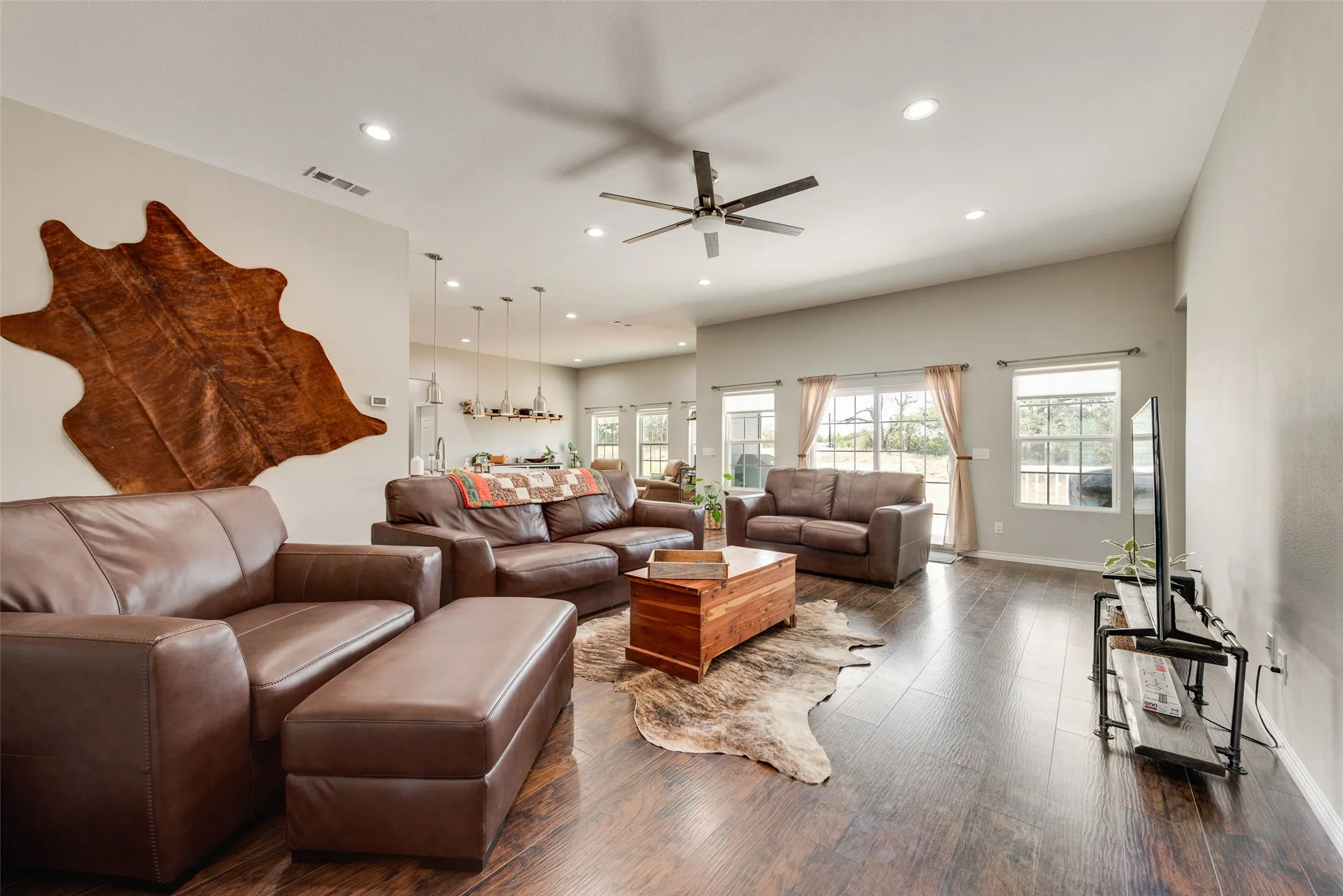 Single Family Residence For Sale in Wise County , 139 Quail Lane, Boyd, Texas 76023, 3 Bedroom, 2 Bathroom, 2 Garage spaces, 2,648 Sqft, built in 2019, mls#21358465, Real Estate Agent in Boyd, Homes For Sale in Wise county, Homes For Sale in Boyd, Realtor in Boyd Texas, Real Estate Brokerage Independent Realty Texas, Luminita Cordes Realtor