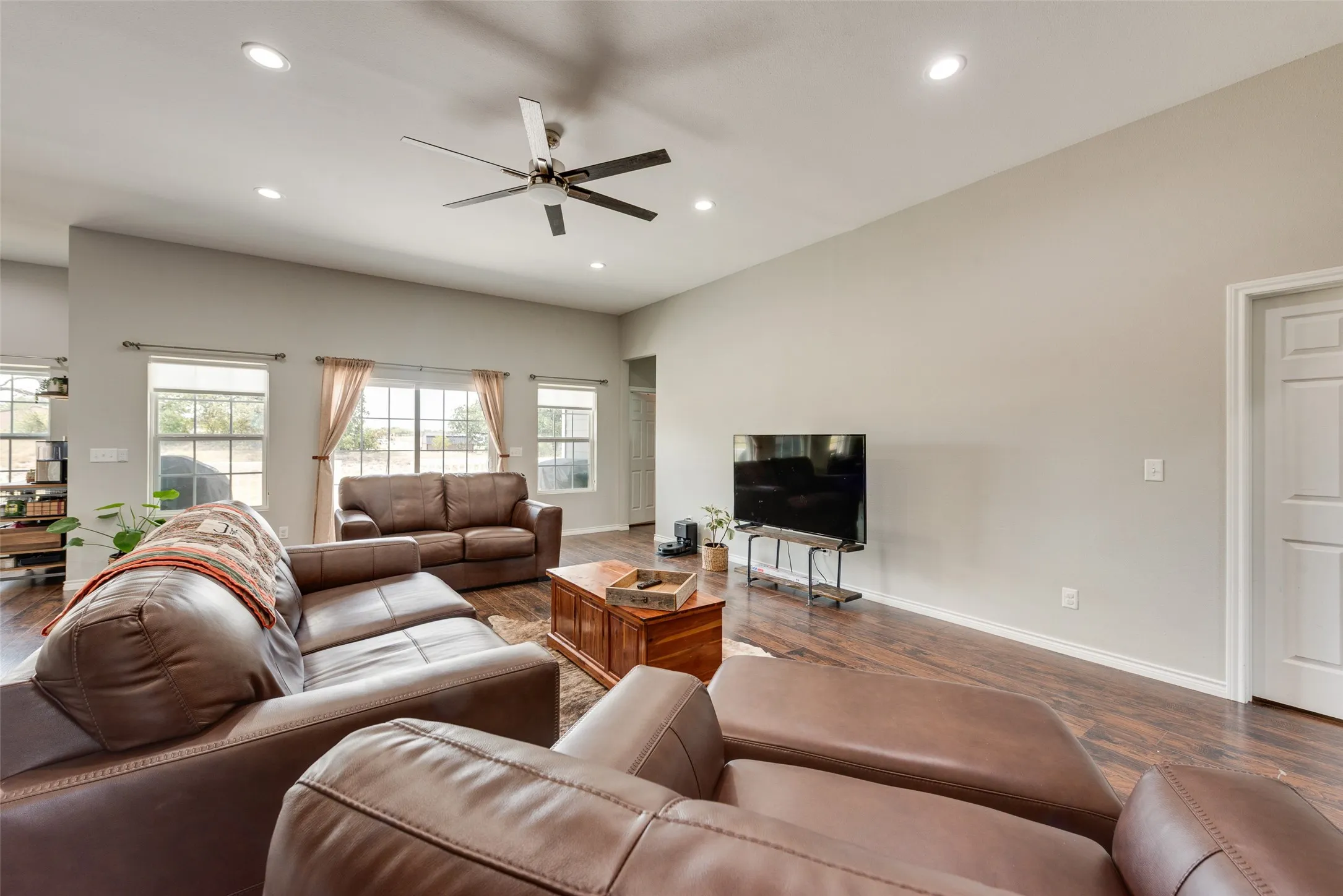 Single Family Residence For Sale in Wise County , 139 Quail Lane, Boyd, Texas 76023, 3 Bedroom, 2 Bathroom, 2 Garage spaces, 2,648 Sqft, built in 2019, mls#21358465, Real Estate Agent in Boyd, Homes For Sale in Wise county, Homes For Sale in Boyd, Realtor in Boyd Texas, Real Estate Brokerage Independent Realty Texas, Luminita Cordes Realtor