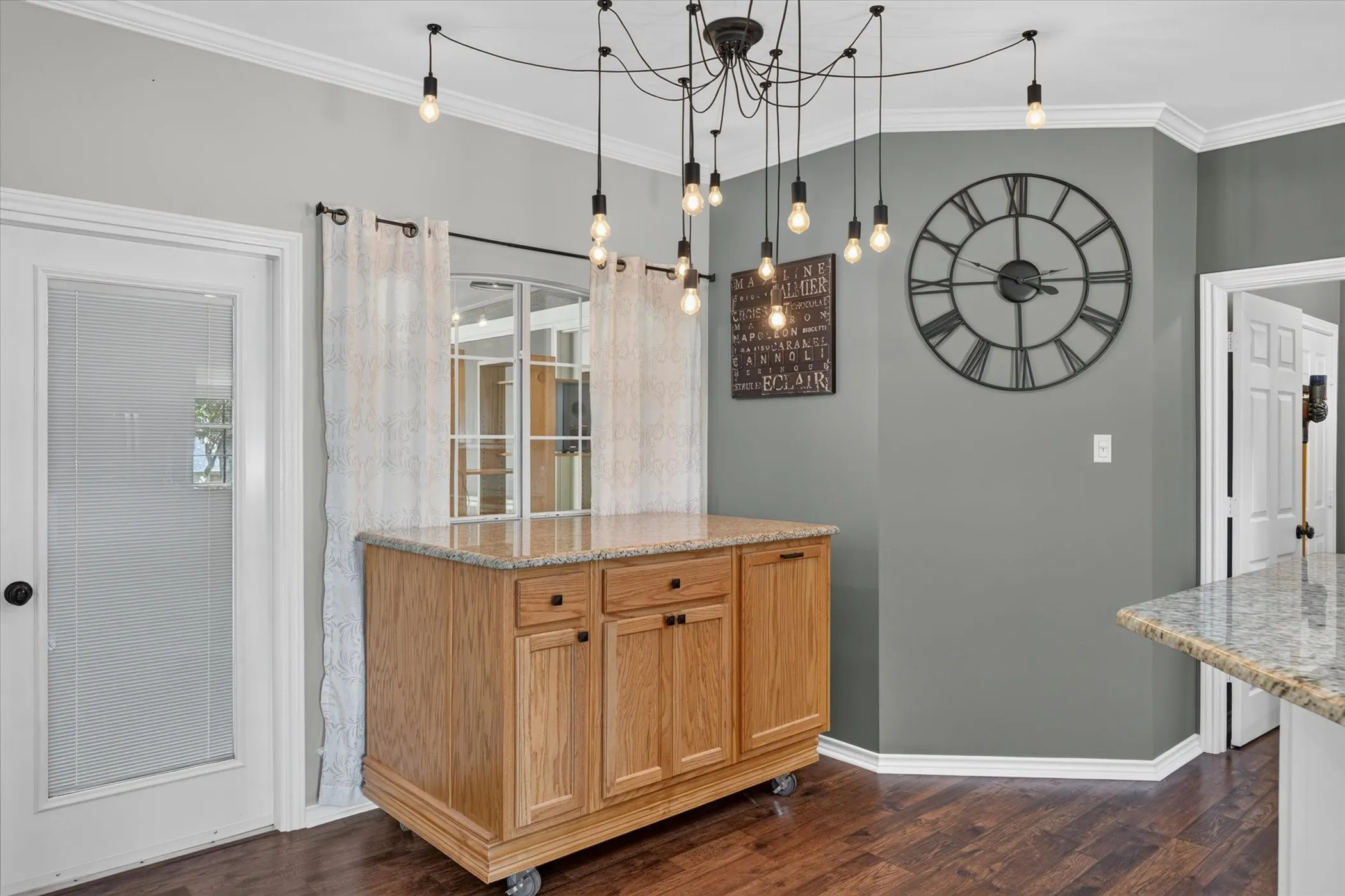 Single Family Residence For Sale in Denton County , 11071 Windjammer Drive, Frisco, Texas 75036, 3 Bedroom, 3 Bathroom, 3 Garage spaces, 2,652 Sqft, built in 1996, mls#21358511, Real Estate Agent in Frisco, Homes For Sale in Denton county, Homes For Sale in Frisco, Realtor in Frisco Texas, Real Estate Brokerage Independent Realty Texas, Luminita Cordes Realtor