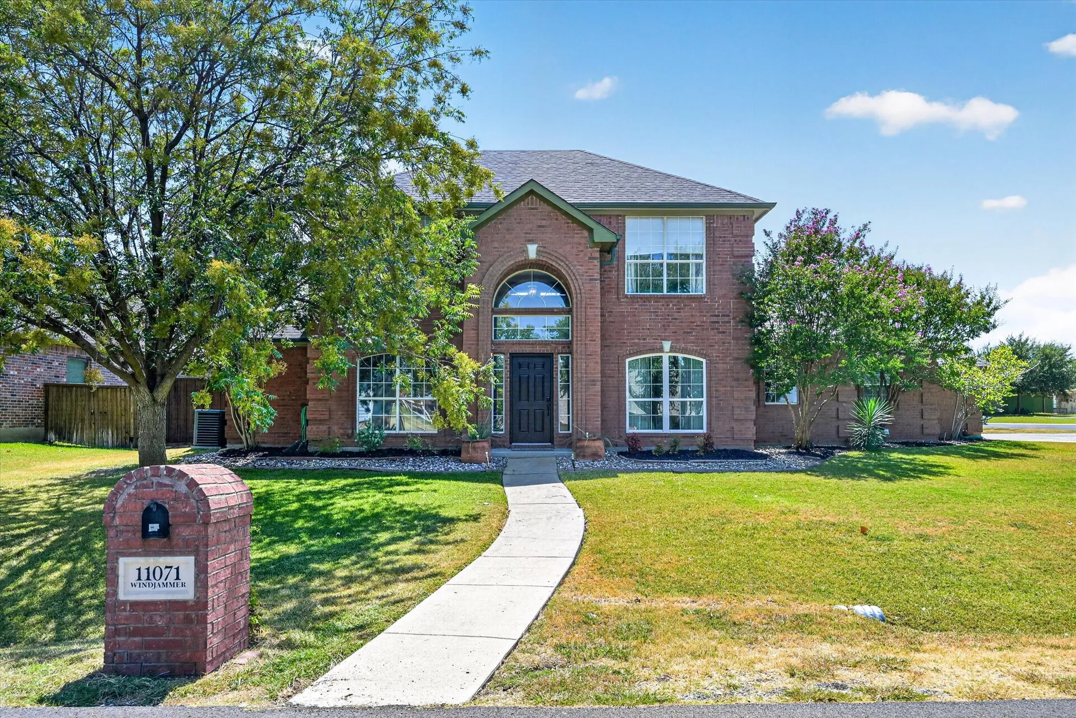 Single Family Residence For Sale in Denton County , 11071 Windjammer Drive, Frisco, Texas 75036, 3 Bedroom, 3 Bathroom, 3 Garage spaces, 2,652 Sqft, built in 1996, mls#21358511, Real Estate Agent in Frisco, Homes For Sale in Denton county, Homes For Sale in Frisco, Realtor in Frisco Texas, Real Estate Brokerage Independent Realty Texas, Luminita Cordes Realtor