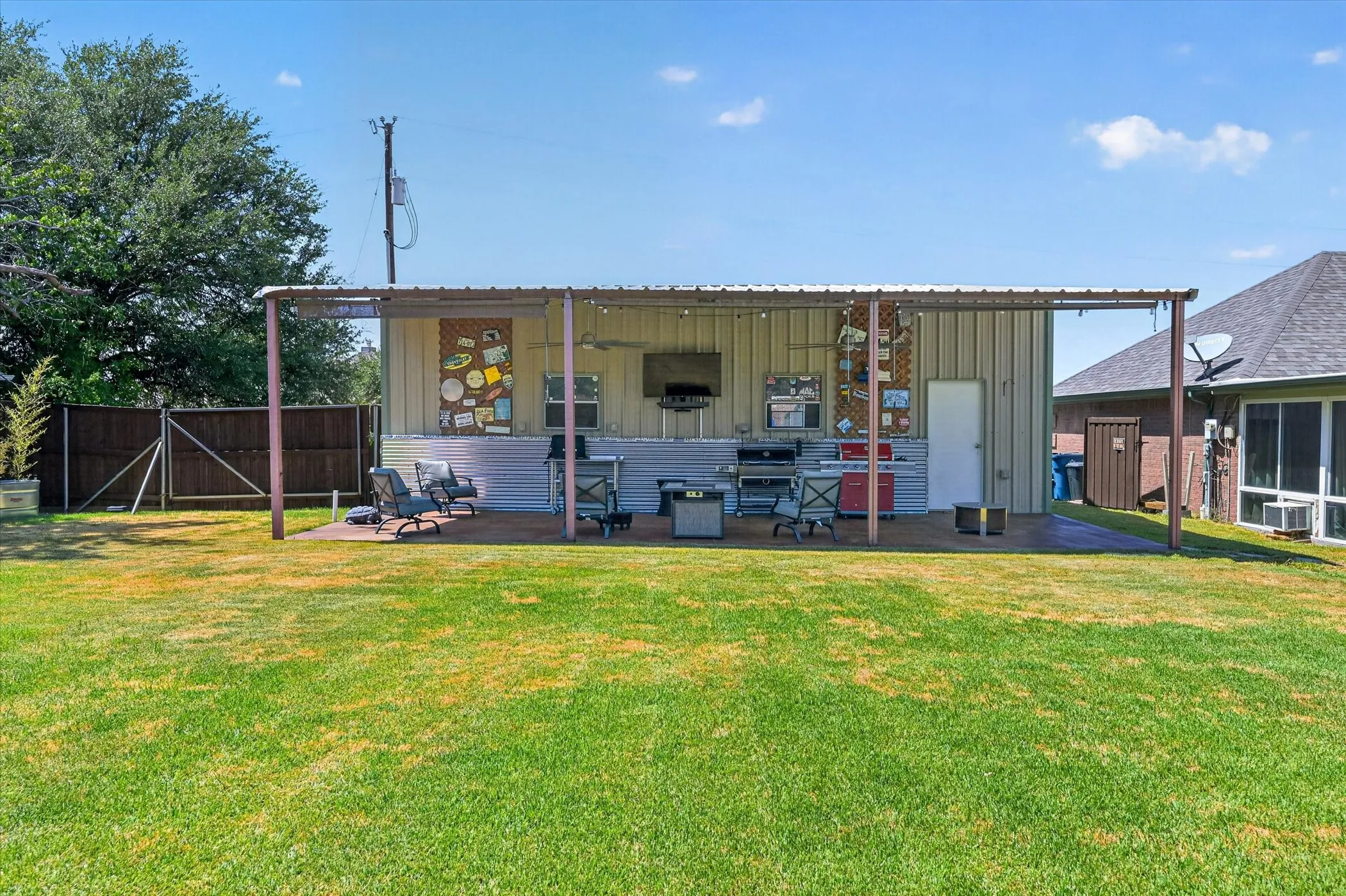 Single Family Residence For Sale in Denton County , 11071 Windjammer Drive, Frisco, Texas 75036, 3 Bedroom, 3 Bathroom, 3 Garage spaces, 2,652 Sqft, built in 1996, mls#21358511, Real Estate Agent in Frisco, Homes For Sale in Denton county, Homes For Sale in Frisco, Realtor in Frisco Texas, Real Estate Brokerage Independent Realty Texas, Luminita Cordes Realtor