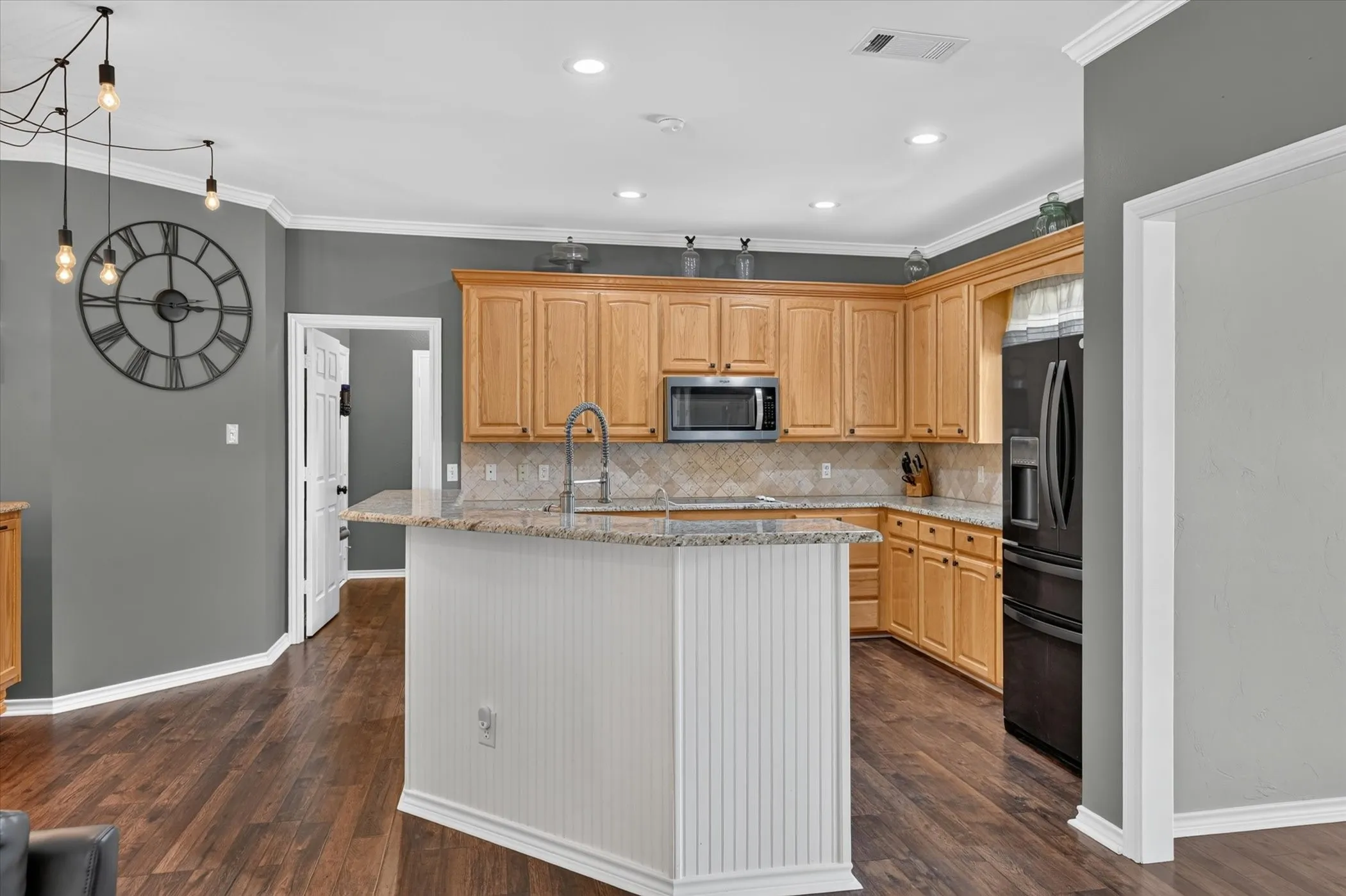 Single Family Residence For Sale in Denton County , 11071 Windjammer Drive, Frisco, Texas 75036, 3 Bedroom, 3 Bathroom, 3 Garage spaces, 2,652 Sqft, built in 1996, mls#21358511, Real Estate Agent in Frisco, Homes For Sale in Denton county, Homes For Sale in Frisco, Realtor in Frisco Texas, Real Estate Brokerage Independent Realty Texas, Luminita Cordes Realtor
