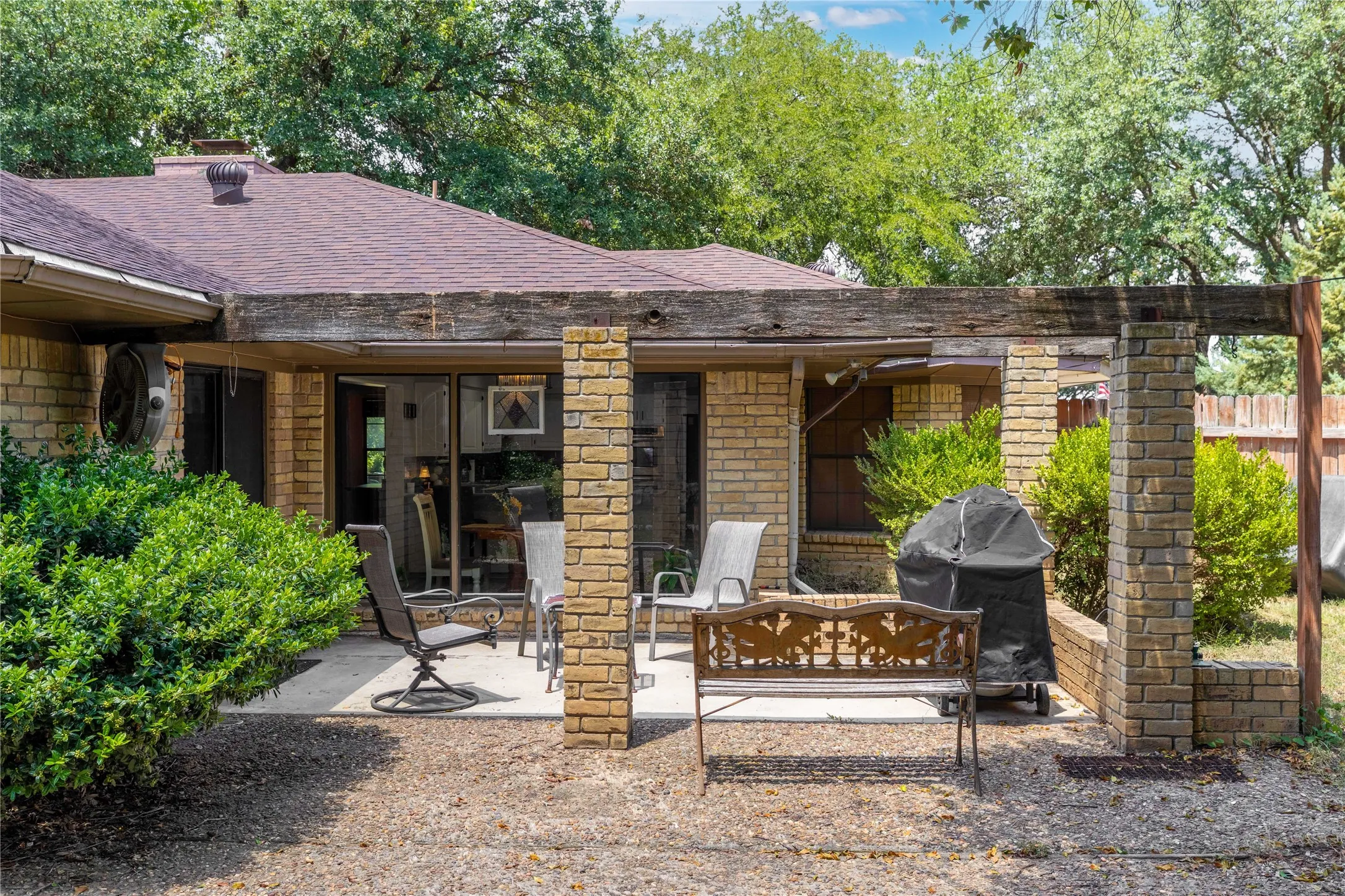 Single Family Residence For Sale in Brown County , 15 Canyon Creek Drive, Brownwood, Texas 76801, 3 Bedroom, 3 Bathroom, 2 Garage spaces, 3,239 Sqft, built in 1977, mls#21358277, Real Estate Agent in Brownwood, Homes For Sale in Brown county, Homes For Sale in Brownwood, Realtor in Brownwood Texas, Real Estate Brokerage Independent Realty Texas, Luminita Cordes Realtor