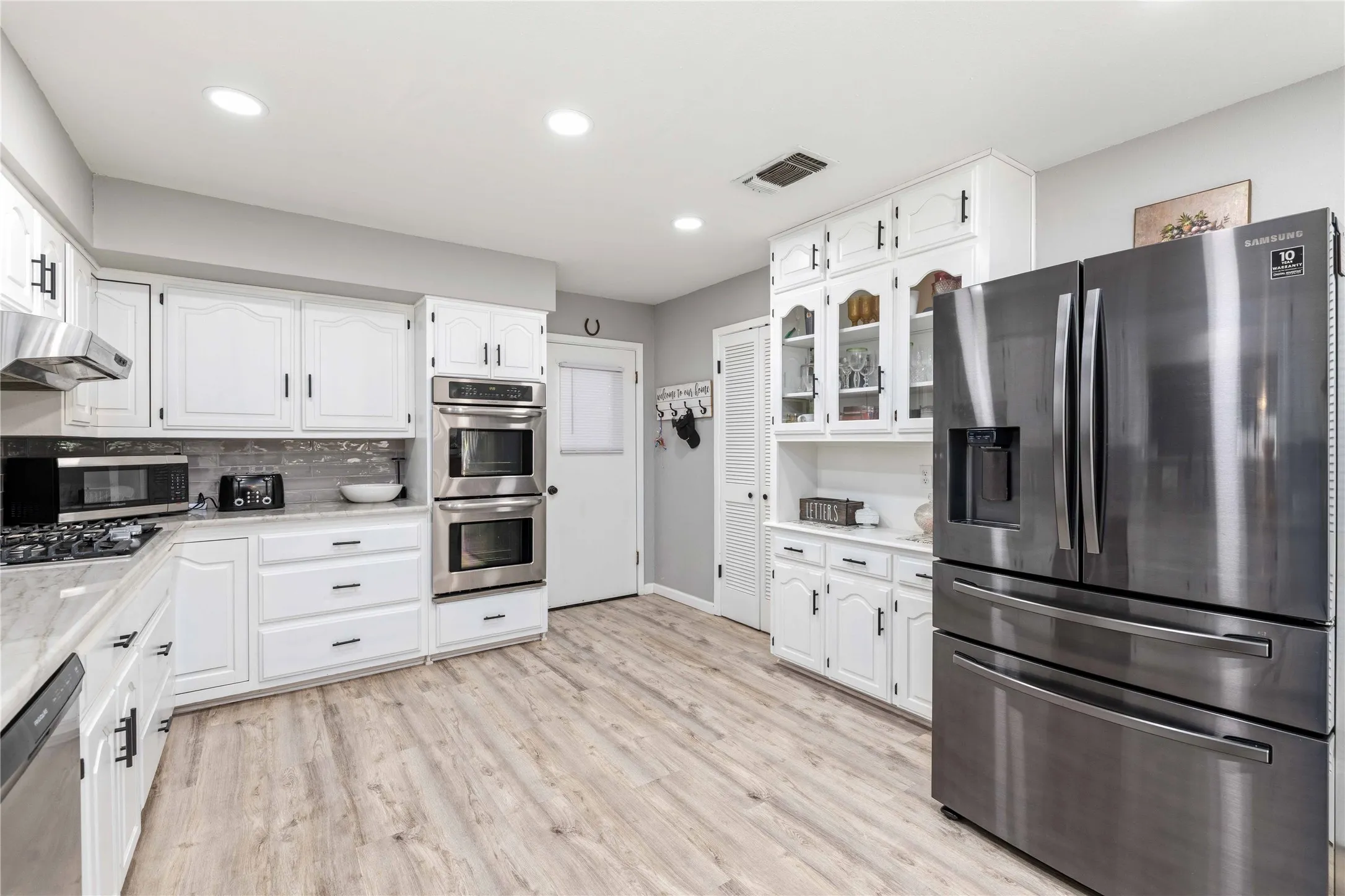 Single Family Residence For Sale in Brown County , 15 Canyon Creek Drive, Brownwood, Texas 76801, 3 Bedroom, 3 Bathroom, 2 Garage spaces, 3,239 Sqft, built in 1977, mls#21358277, Real Estate Agent in Brownwood, Homes For Sale in Brown county, Homes For Sale in Brownwood, Realtor in Brownwood Texas, Real Estate Brokerage Independent Realty Texas, Luminita Cordes Realtor