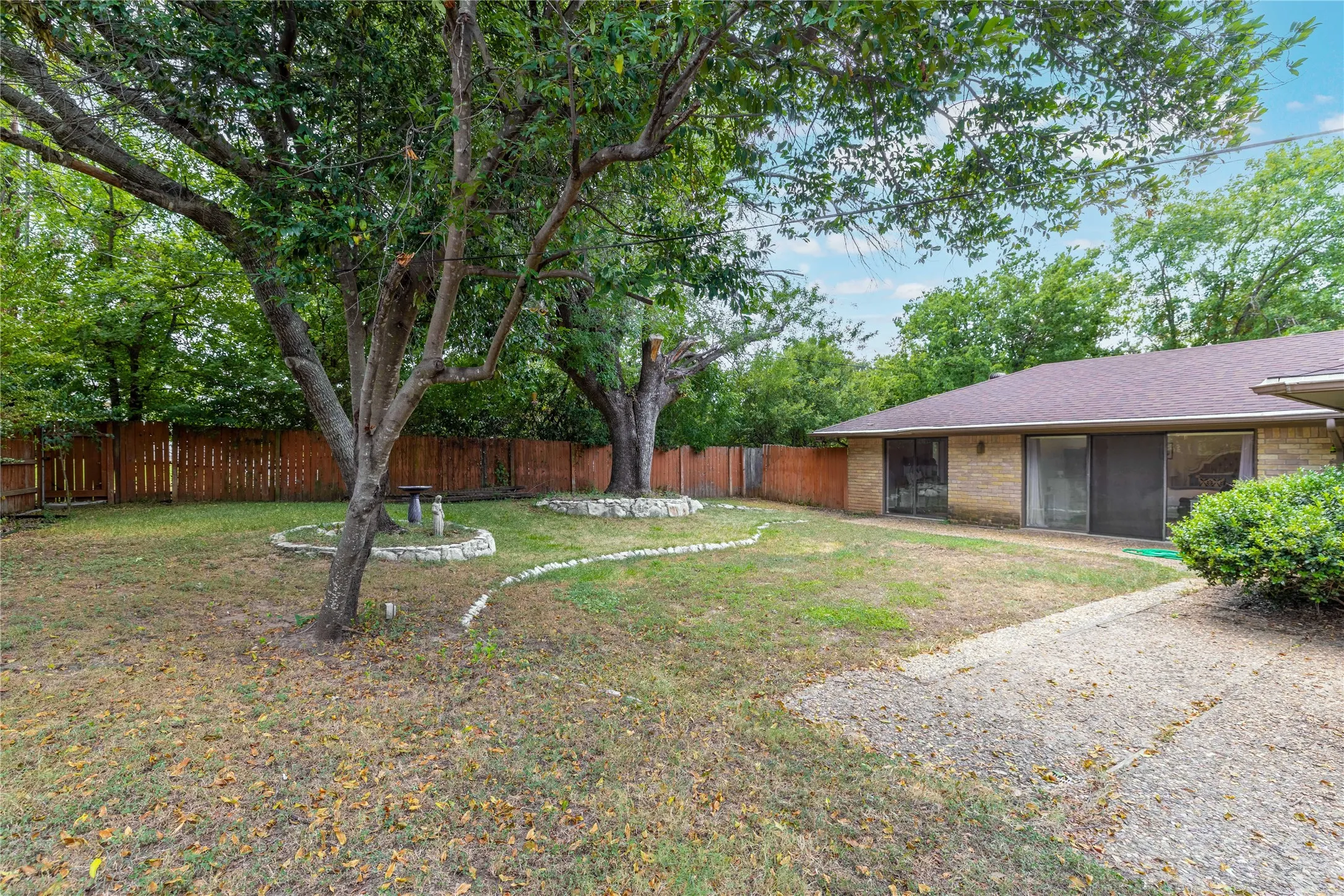 Single Family Residence For Sale in Brown County , 15 Canyon Creek Drive, Brownwood, Texas 76801, 3 Bedroom, 3 Bathroom, 2 Garage spaces, 3,239 Sqft, built in 1977, mls#21358277, Real Estate Agent in Brownwood, Homes For Sale in Brown county, Homes For Sale in Brownwood, Realtor in Brownwood Texas, Real Estate Brokerage Independent Realty Texas, Luminita Cordes Realtor