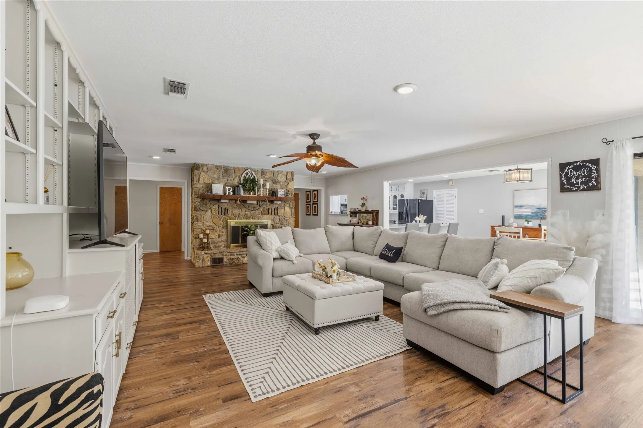 Single Family Residence For Sale in Brown County , 15 Canyon Creek Drive, Brownwood, Texas 76801, 3 Bedroom, 3 Bathroom, 2 Garage spaces, 3,239 Sqft, built in 1977, mls#21358277, Real Estate Agent in Brownwood, Homes For Sale in Brown county, Homes For Sale in Brownwood, Realtor in Brownwood Texas, Real Estate Brokerage Independent Realty Texas, Luminita Cordes Realtor