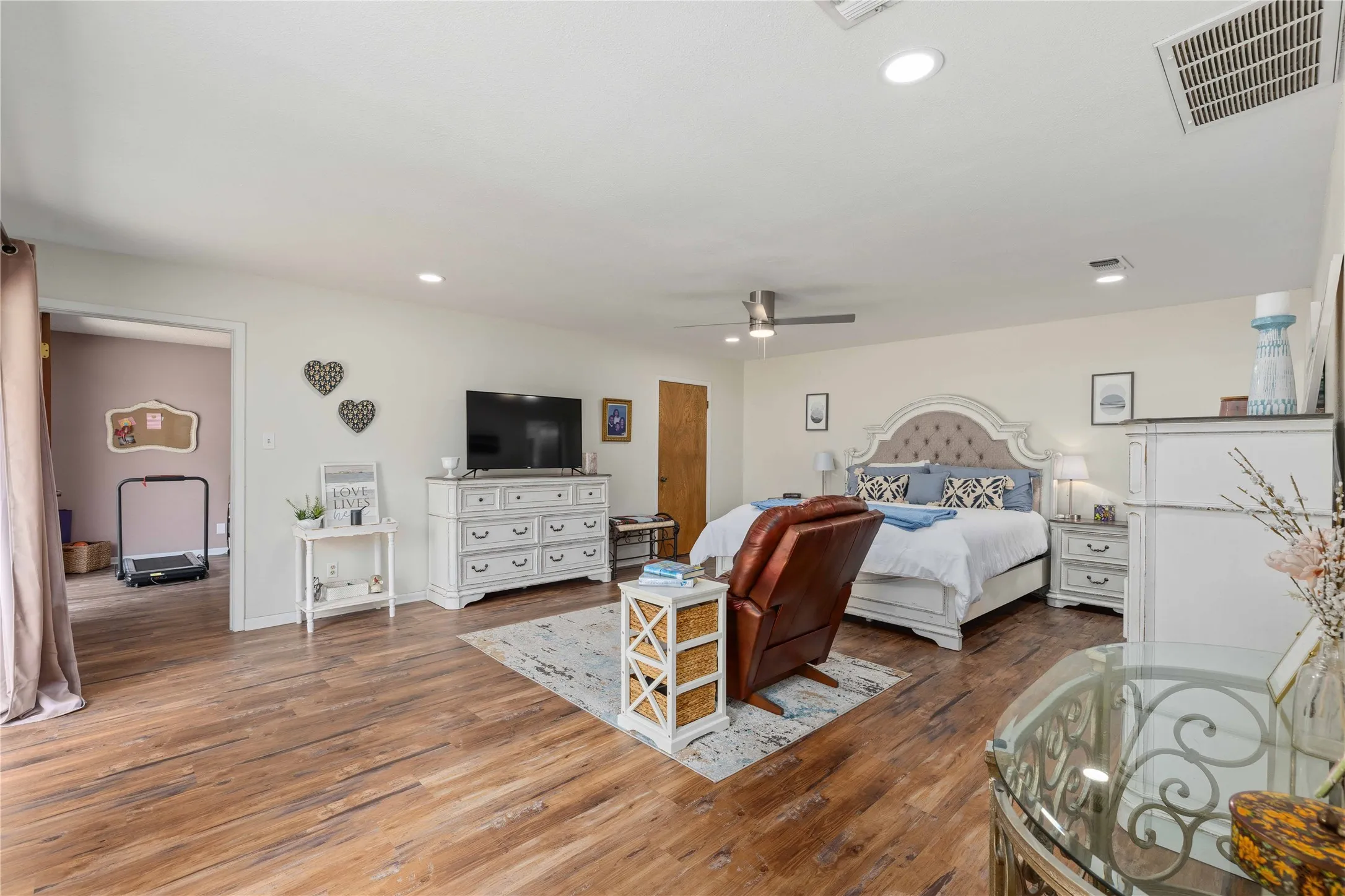 Single Family Residence For Sale in Brown County , 15 Canyon Creek Drive, Brownwood, Texas 76801, 3 Bedroom, 3 Bathroom, 2 Garage spaces, 3,239 Sqft, built in 1977, mls#21358277, Real Estate Agent in Brownwood, Homes For Sale in Brown county, Homes For Sale in Brownwood, Realtor in Brownwood Texas, Real Estate Brokerage Independent Realty Texas, Luminita Cordes Realtor