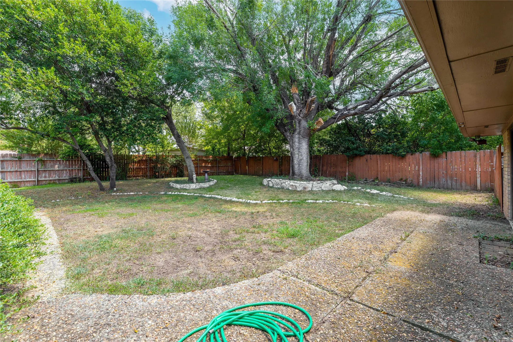 Single Family Residence For Sale in Brown County , 15 Canyon Creek Drive, Brownwood, Texas 76801, 3 Bedroom, 3 Bathroom, 2 Garage spaces, 3,239 Sqft, built in 1977, mls#21358277, Real Estate Agent in Brownwood, Homes For Sale in Brown county, Homes For Sale in Brownwood, Realtor in Brownwood Texas, Real Estate Brokerage Independent Realty Texas, Luminita Cordes Realtor
