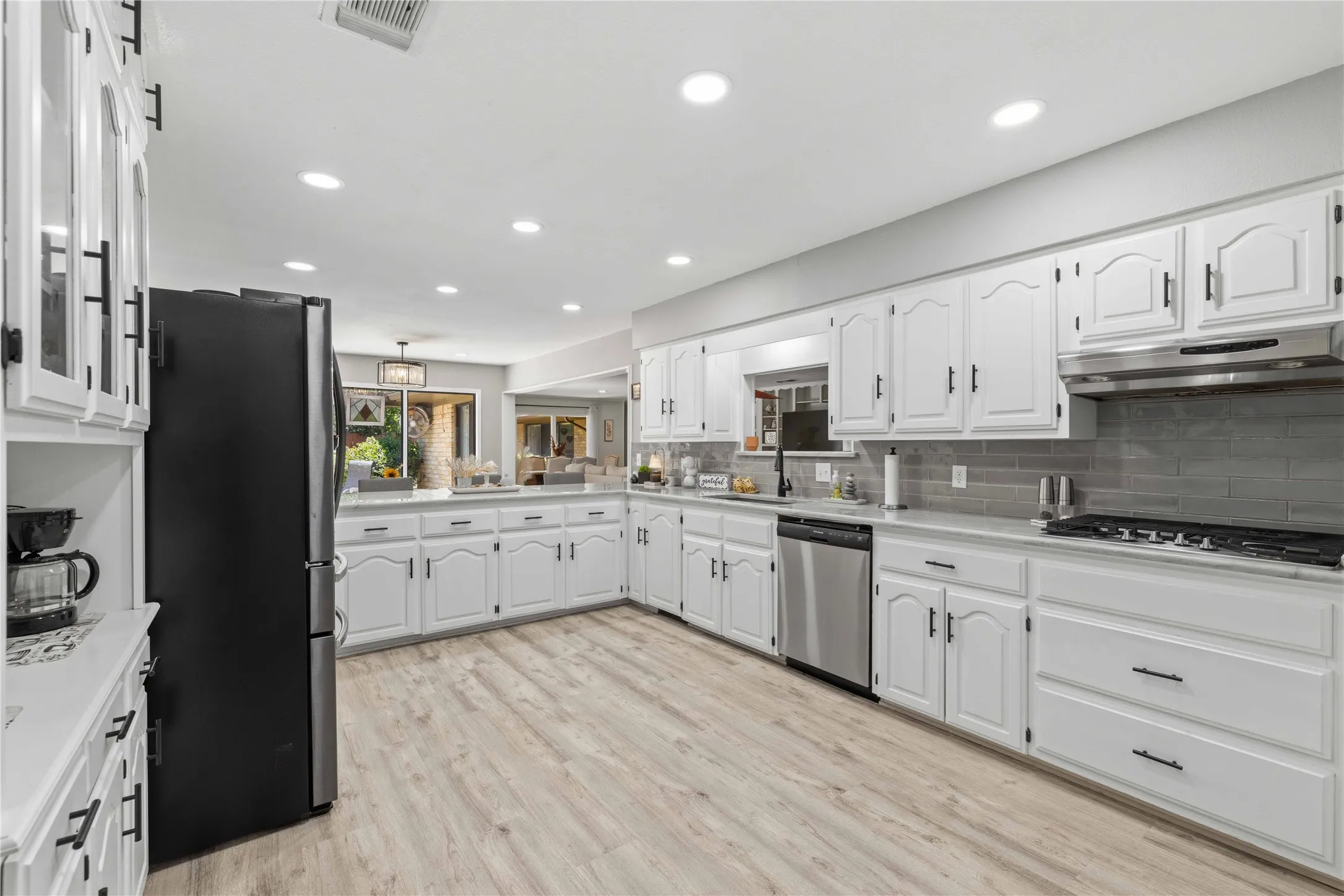 Single Family Residence For Sale in Brown County , 15 Canyon Creek Drive, Brownwood, Texas 76801, 3 Bedroom, 3 Bathroom, 2 Garage spaces, 3,239 Sqft, built in 1977, mls#21358277, Real Estate Agent in Brownwood, Homes For Sale in Brown county, Homes For Sale in Brownwood, Realtor in Brownwood Texas, Real Estate Brokerage Independent Realty Texas, Luminita Cordes Realtor