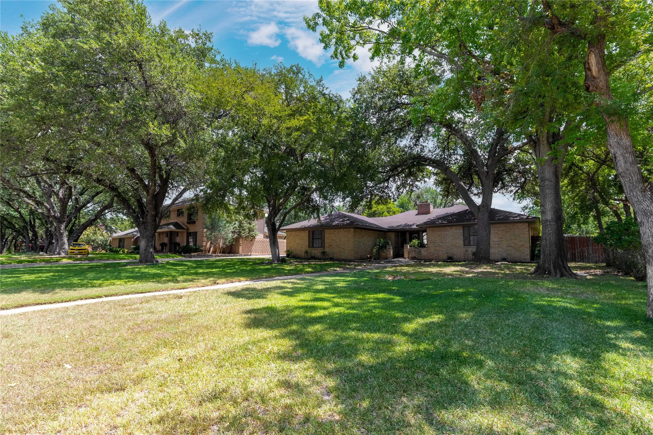 Single Family Residence For Sale in Brown County , 15 Canyon Creek Drive, Brownwood, Texas 76801, 3 Bedroom, 3 Bathroom, 2 Garage spaces, 3,239 Sqft, built in 1977, mls#21358277, Real Estate Agent in Brownwood, Homes For Sale in Brown county, Homes For Sale in Brownwood, Realtor in Brownwood Texas, Real Estate Brokerage Independent Realty Texas, Luminita Cordes Realtor