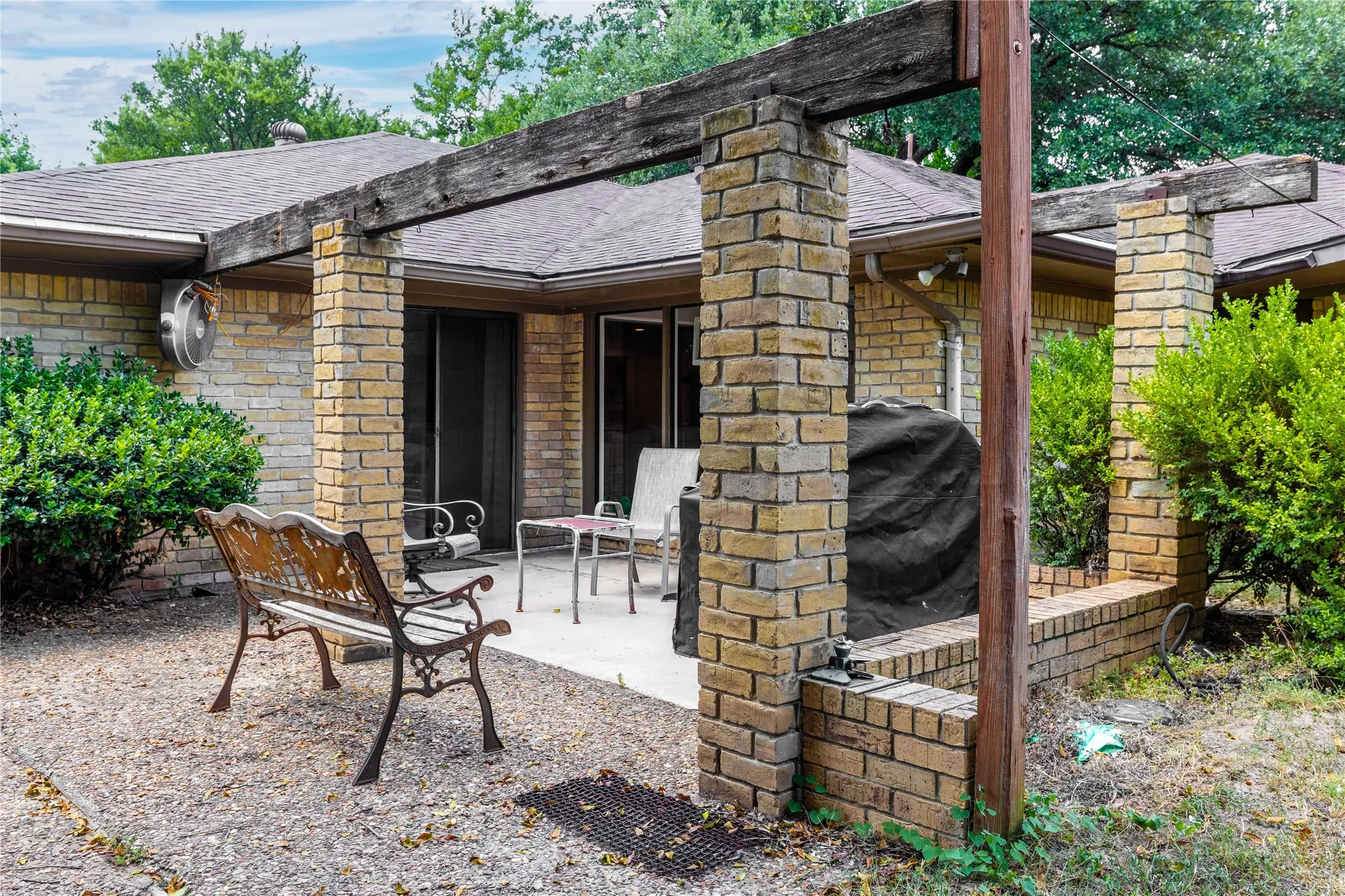Single Family Residence For Sale in Brown County , 15 Canyon Creek Drive, Brownwood, Texas 76801, 3 Bedroom, 3 Bathroom, 2 Garage spaces, 3,239 Sqft, built in 1977, mls#21358277, Real Estate Agent in Brownwood, Homes For Sale in Brown county, Homes For Sale in Brownwood, Realtor in Brownwood Texas, Real Estate Brokerage Independent Realty Texas, Luminita Cordes Realtor
