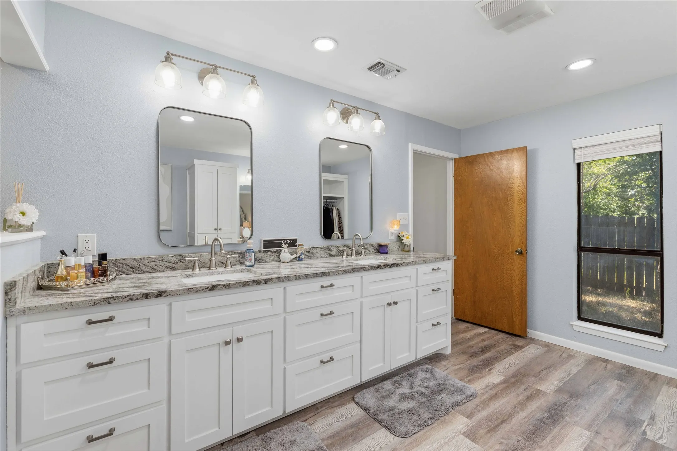 Single Family Residence For Sale in Brown County , 15 Canyon Creek Drive, Brownwood, Texas 76801, 3 Bedroom, 3 Bathroom, 2 Garage spaces, 3,239 Sqft, built in 1977, mls#21358277, Real Estate Agent in Brownwood, Homes For Sale in Brown county, Homes For Sale in Brownwood, Realtor in Brownwood Texas, Real Estate Brokerage Independent Realty Texas, Luminita Cordes Realtor