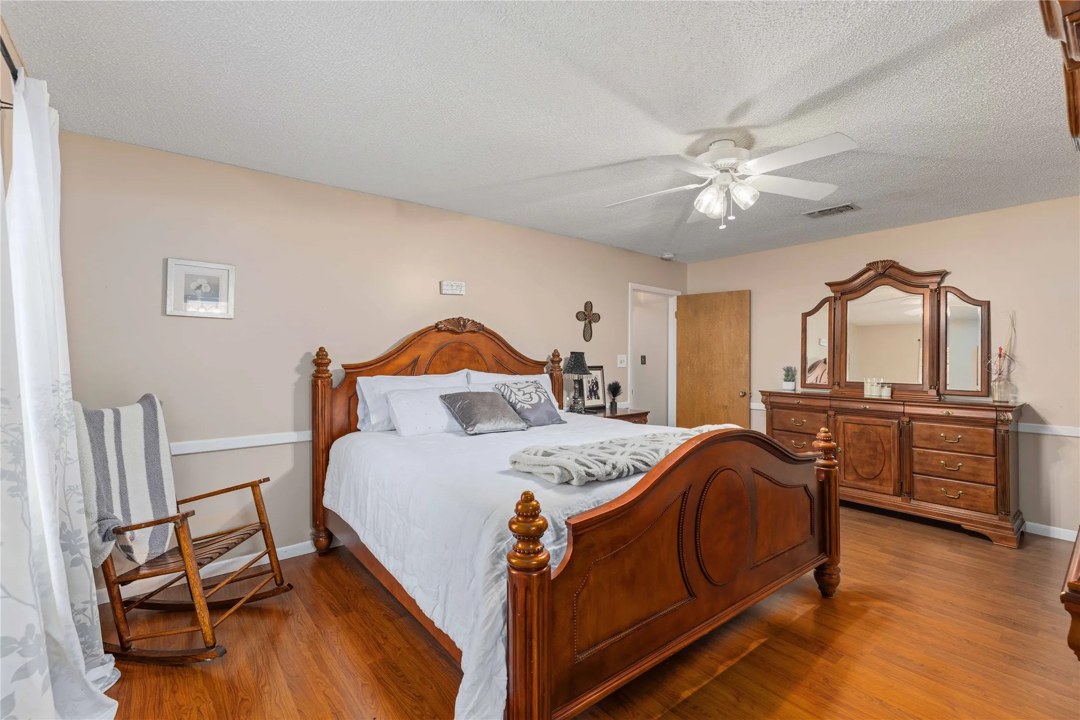Single Family Residence For Sale in Brown County , 15 Canyon Creek Drive, Brownwood, Texas 76801, 3 Bedroom, 3 Bathroom, 2 Garage spaces, 3,239 Sqft, built in 1977, mls#21358277, Real Estate Agent in Brownwood, Homes For Sale in Brown county, Homes For Sale in Brownwood, Realtor in Brownwood Texas, Real Estate Brokerage Independent Realty Texas, Luminita Cordes Realtor