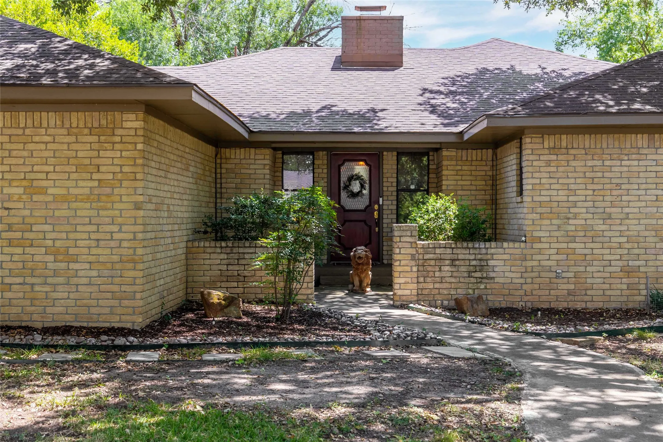 Single Family Residence For Sale in Brown County , 15 Canyon Creek Drive, Brownwood, Texas 76801, 3 Bedroom, 3 Bathroom, 2 Garage spaces, 3,239 Sqft, built in 1977, mls#21358277, Real Estate Agent in Brownwood, Homes For Sale in Brown county, Homes For Sale in Brownwood, Realtor in Brownwood Texas, Real Estate Brokerage Independent Realty Texas, Luminita Cordes Realtor