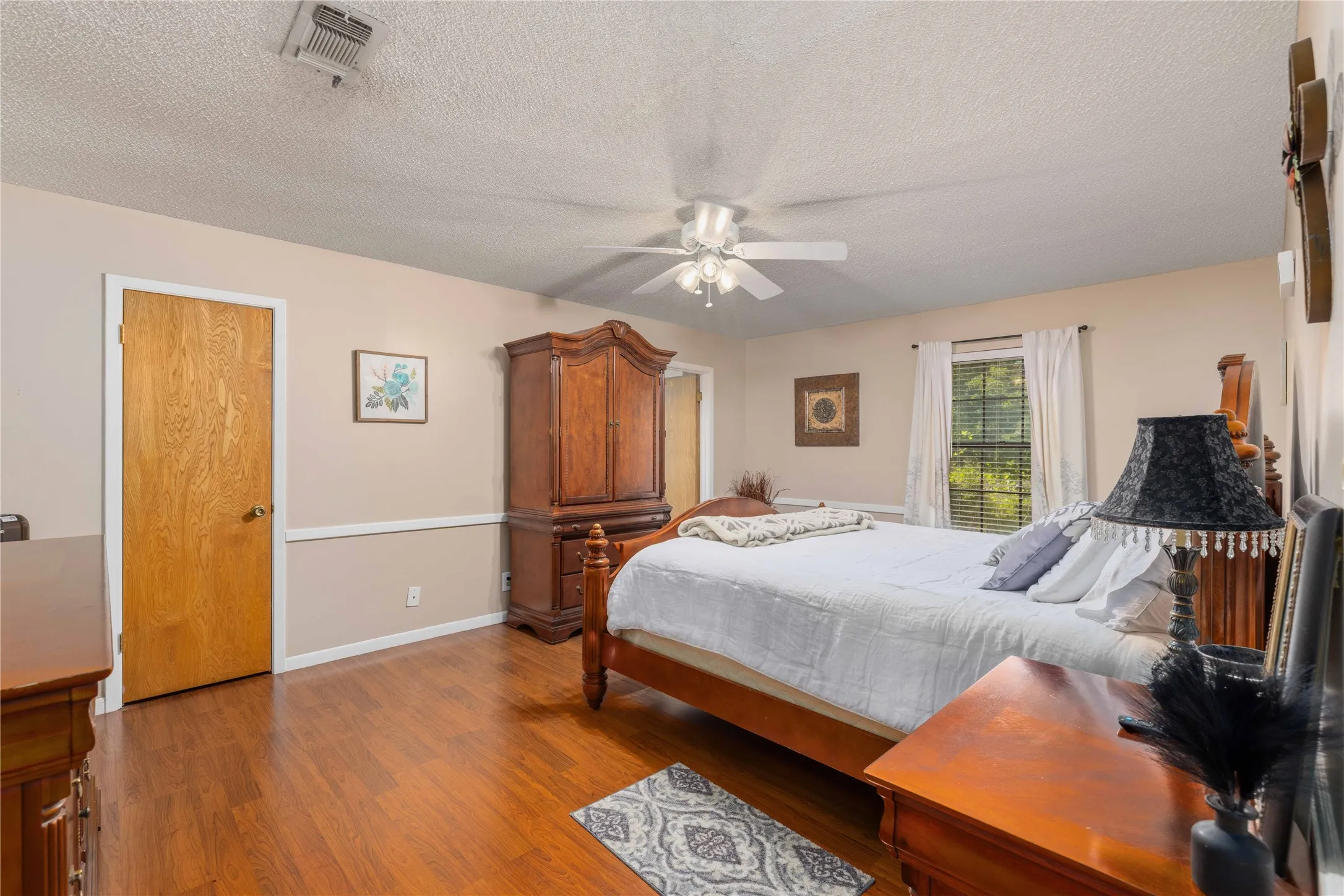 Single Family Residence For Sale in Brown County , 15 Canyon Creek Drive, Brownwood, Texas 76801, 3 Bedroom, 3 Bathroom, 2 Garage spaces, 3,239 Sqft, built in 1977, mls#21358277, Real Estate Agent in Brownwood, Homes For Sale in Brown county, Homes For Sale in Brownwood, Realtor in Brownwood Texas, Real Estate Brokerage Independent Realty Texas, Luminita Cordes Realtor