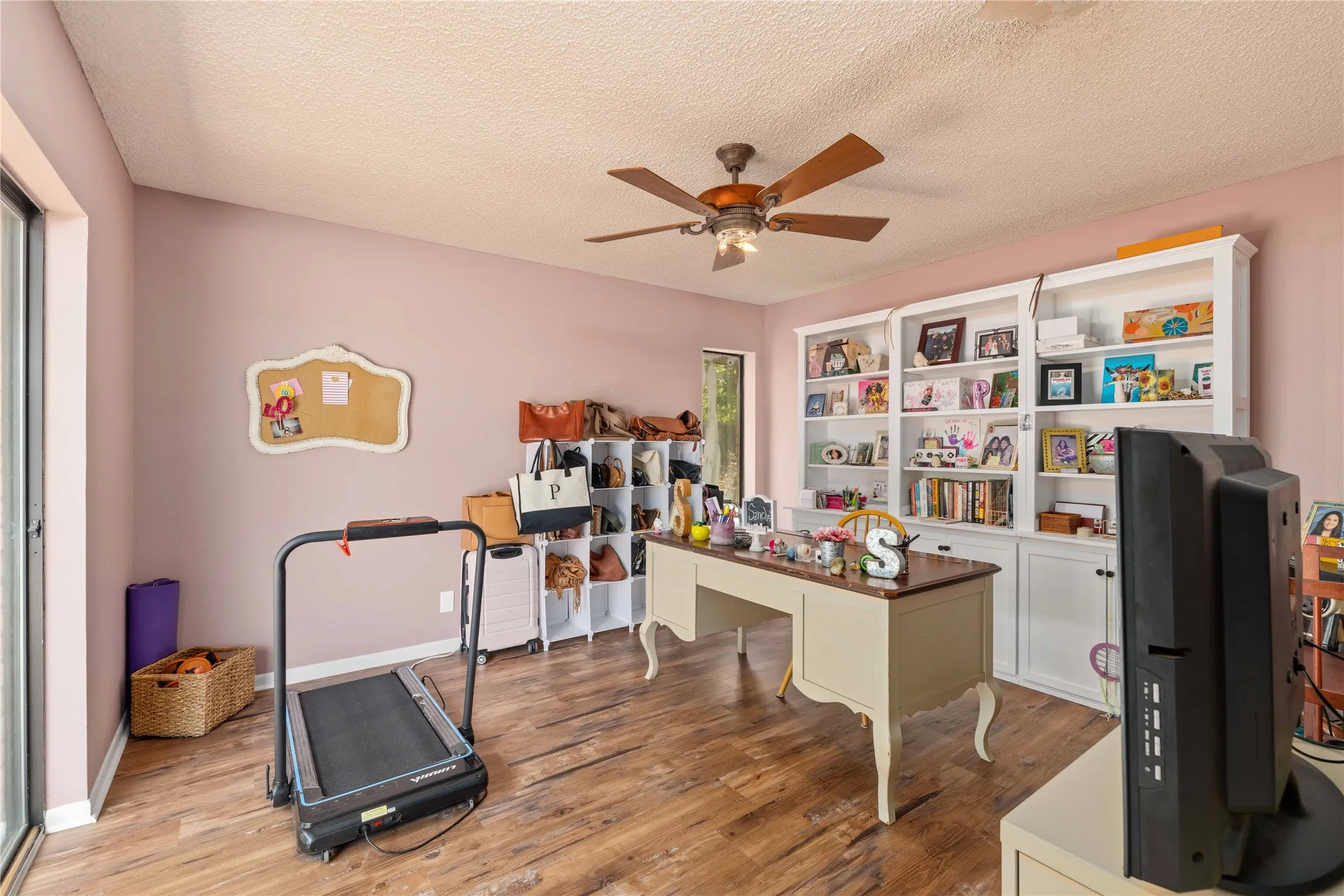Single Family Residence For Sale in Brown County , 15 Canyon Creek Drive, Brownwood, Texas 76801, 3 Bedroom, 3 Bathroom, 2 Garage spaces, 3,239 Sqft, built in 1977, mls#21358277, Real Estate Agent in Brownwood, Homes For Sale in Brown county, Homes For Sale in Brownwood, Realtor in Brownwood Texas, Real Estate Brokerage Independent Realty Texas, Luminita Cordes Realtor