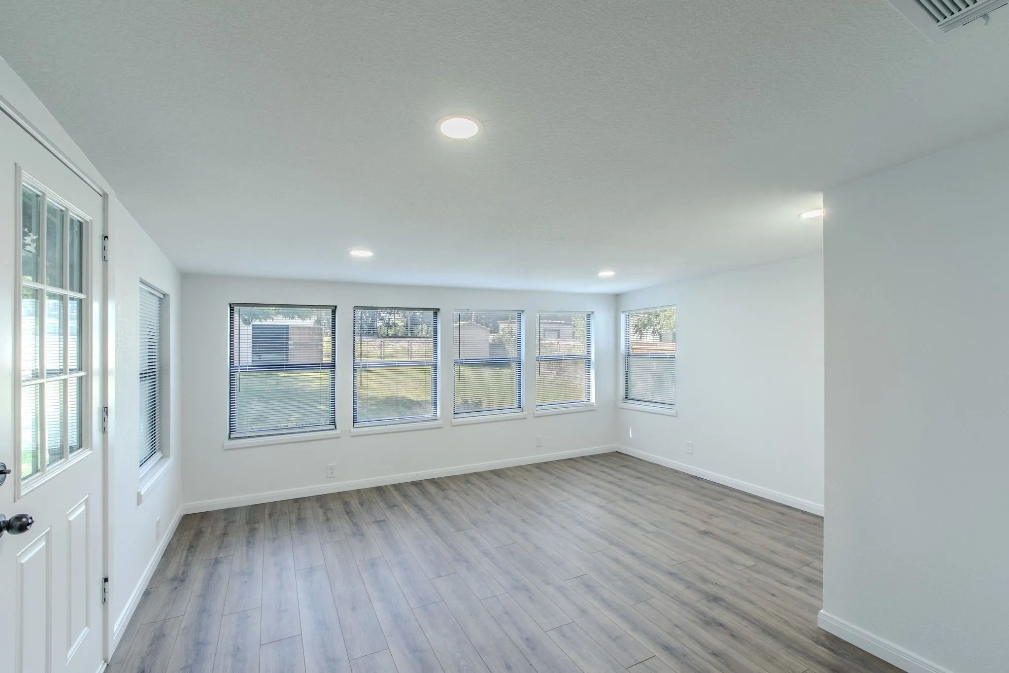 Single Family Residence For Sale in Mc Lennan County , 4133 Sherry Lane, Beverly Hills, Texas 76711, 4 Bedroom, 2 Bathroom, Garage spaces, 1,560 Sqft, built in 1962, mls#21358032, Real Estate Agent in Beverly Hills, Homes For Sale in Mc Lennan county, Homes For Sale in Beverly Hills, Realtor in Beverly Hills Texas, Real Estate Brokerage Independent Realty Texas, Luminita Cordes Realtor