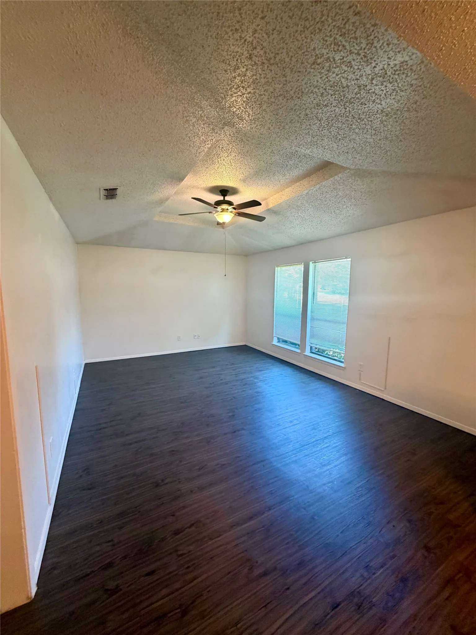 Duplex For Rent in Collin County , 106 Westpark Drive N, Mc Kinney, Texas 75071, 2 Bedroom, 2 Bathroom, Garage spaces, 1,311 Sqft, built in 1980, mls#21317530, Real Estate Agent in Mc Kinney, Homes For Rent in Collin county, Homes For Rent in Mc Kinney, Realtor in Mc Kinney Texas, Real Estate Brokerage Independent Realty Texas, Luminita Cordes Realtor