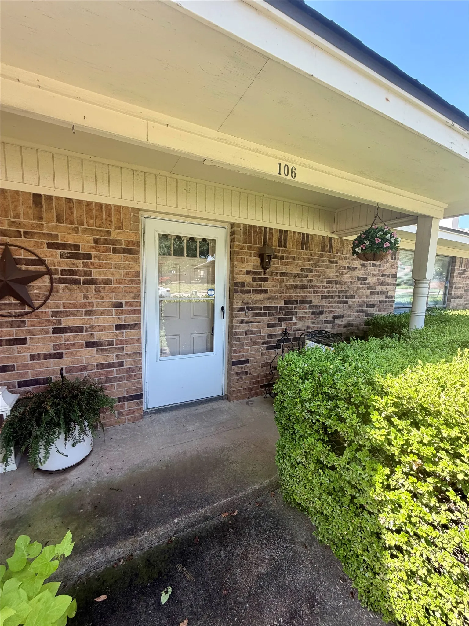 Duplex For Rent in Collin County , 106 Westpark Drive N, Mc Kinney, Texas 75071, 2 Bedroom, 2 Bathroom, Garage spaces, 1,311 Sqft, built in 1980, mls#21317530, Real Estate Agent in Mc Kinney, Homes For Rent in Collin county, Homes For Rent in Mc Kinney, Realtor in Mc Kinney Texas, Real Estate Brokerage Independent Realty Texas, Luminita Cordes Realtor