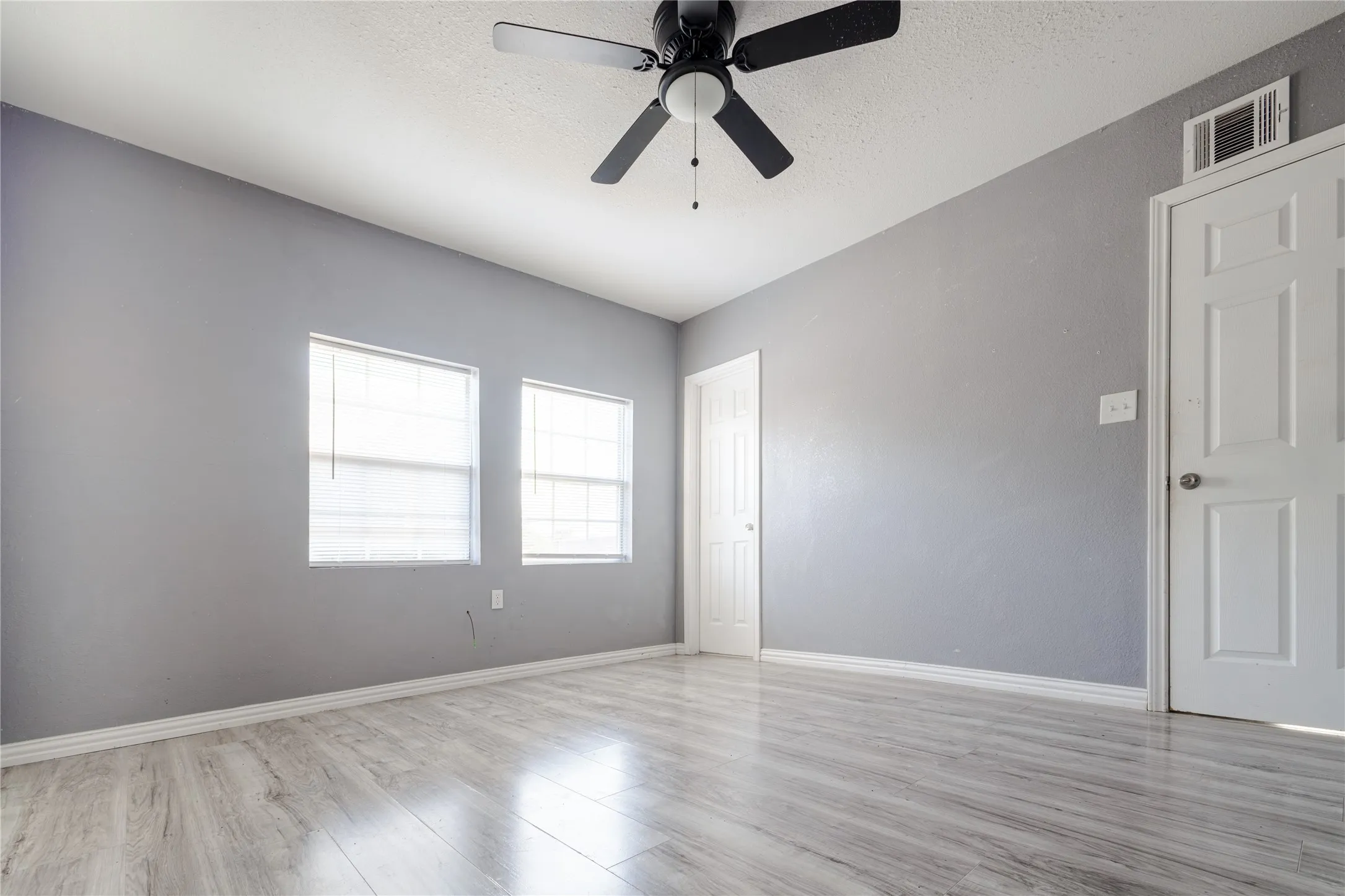 Single Family Residence For Sale in Limestone County , 310 S Rusk Street, Groesbeck, Texas 76642, 7 Bedroom, 4 Bathroom, Garage spaces, 3,035 Sqft, built in 1978, mls#21350801, Real Estate Agent in Groesbeck, Homes For Sale in Limestone county, Homes For Sale in Groesbeck, Realtor in Groesbeck Texas, Real Estate Brokerage Independent Realty Texas, Luminita Cordes Realtor