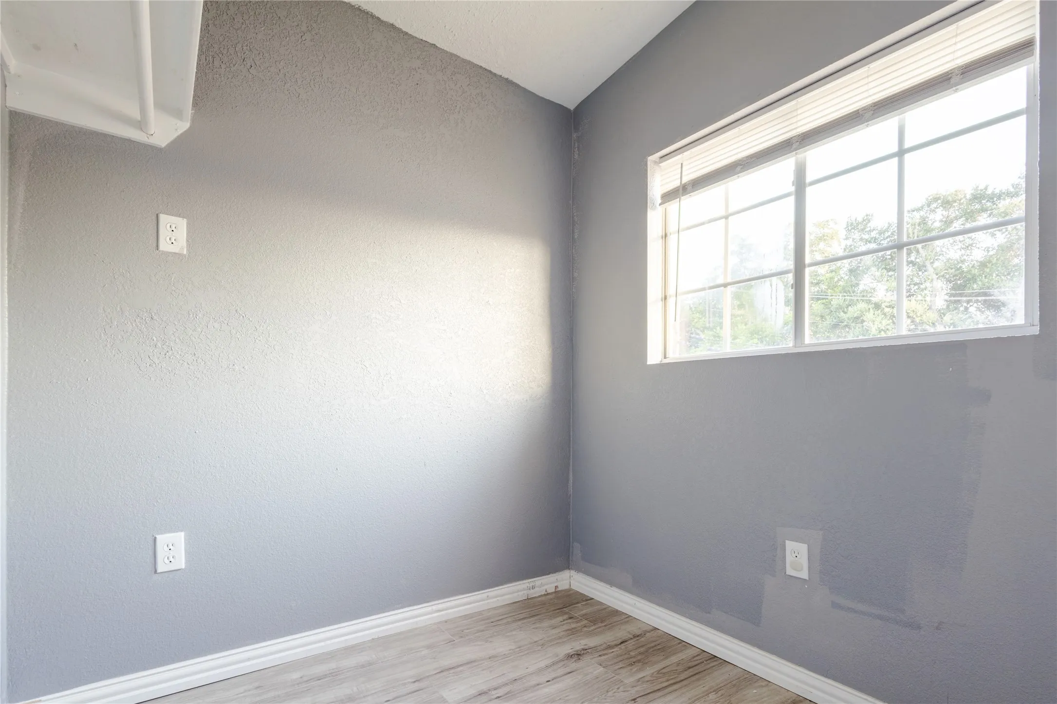 Single Family Residence For Sale in Limestone County , 310 S Rusk Street, Groesbeck, Texas 76642, 7 Bedroom, 4 Bathroom, Garage spaces, 3,035 Sqft, built in 1978, mls#21350801, Real Estate Agent in Groesbeck, Homes For Sale in Limestone county, Homes For Sale in Groesbeck, Realtor in Groesbeck Texas, Real Estate Brokerage Independent Realty Texas, Luminita Cordes Realtor