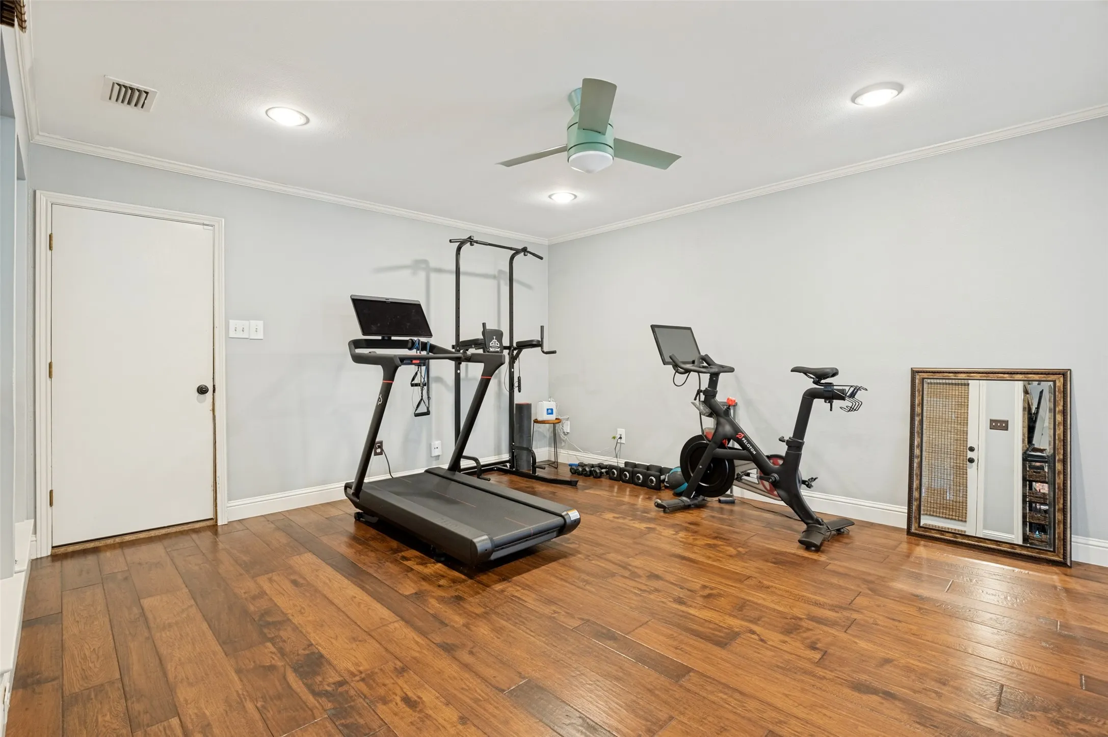 Single Family Residence For Sale in Tarrant County , 2401 Radcliffe Drive, Arlington, Texas 76012, 3 Bedroom, 2 Bathroom, 2 Garage spaces, 2,049 Sqft, built in 1977, mls#21358519, Real Estate Agent in Arlington, Homes For Sale in Tarrant county, Homes For Sale in Arlington, Realtor in Arlington Texas, Real Estate Brokerage Independent Realty Texas, Luminita Cordes Realtor