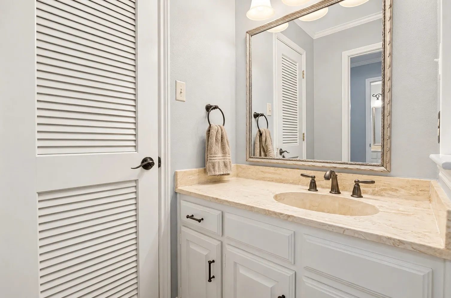 Single Family Residence For Sale in Tarrant County , 2401 Radcliffe Drive, Arlington, Texas 76012, 3 Bedroom, 2 Bathroom, 2 Garage spaces, 2,049 Sqft, built in 1977, mls#21358519, Real Estate Agent in Arlington, Homes For Sale in Tarrant county, Homes For Sale in Arlington, Realtor in Arlington Texas, Real Estate Brokerage Independent Realty Texas, Luminita Cordes Realtor