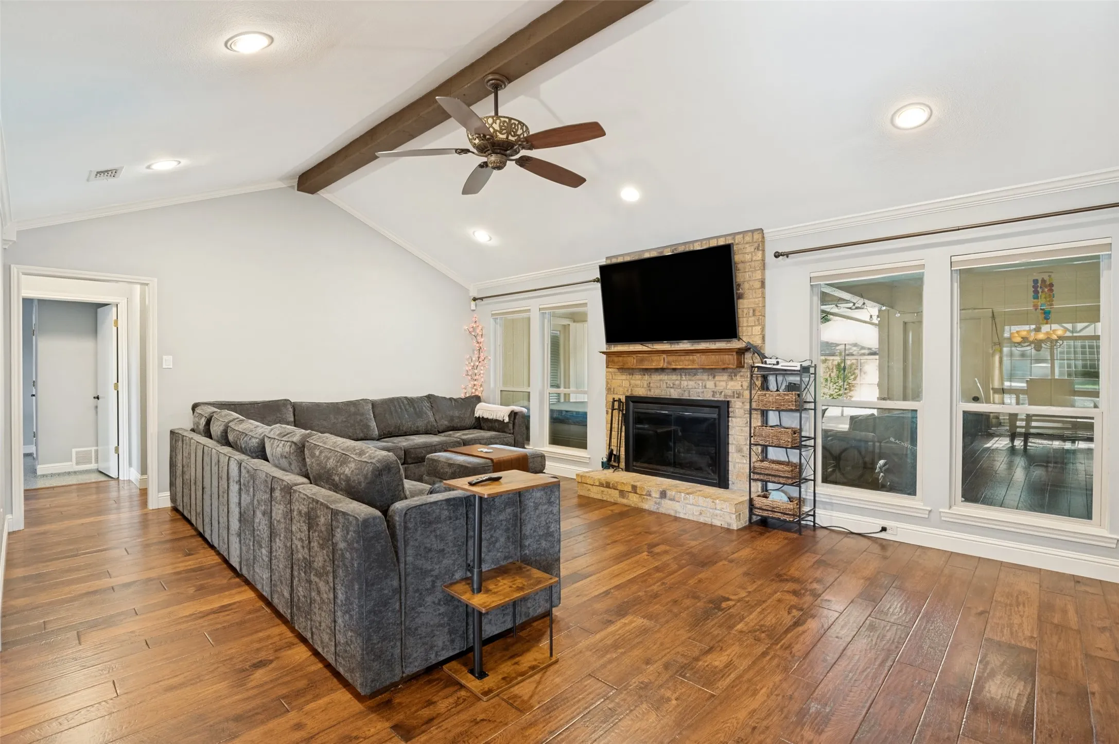 Single Family Residence For Sale in Tarrant County , 2401 Radcliffe Drive, Arlington, Texas 76012, 3 Bedroom, 2 Bathroom, 2 Garage spaces, 2,049 Sqft, built in 1977, mls#21358519, Real Estate Agent in Arlington, Homes For Sale in Tarrant county, Homes For Sale in Arlington, Realtor in Arlington Texas, Real Estate Brokerage Independent Realty Texas, Luminita Cordes Realtor