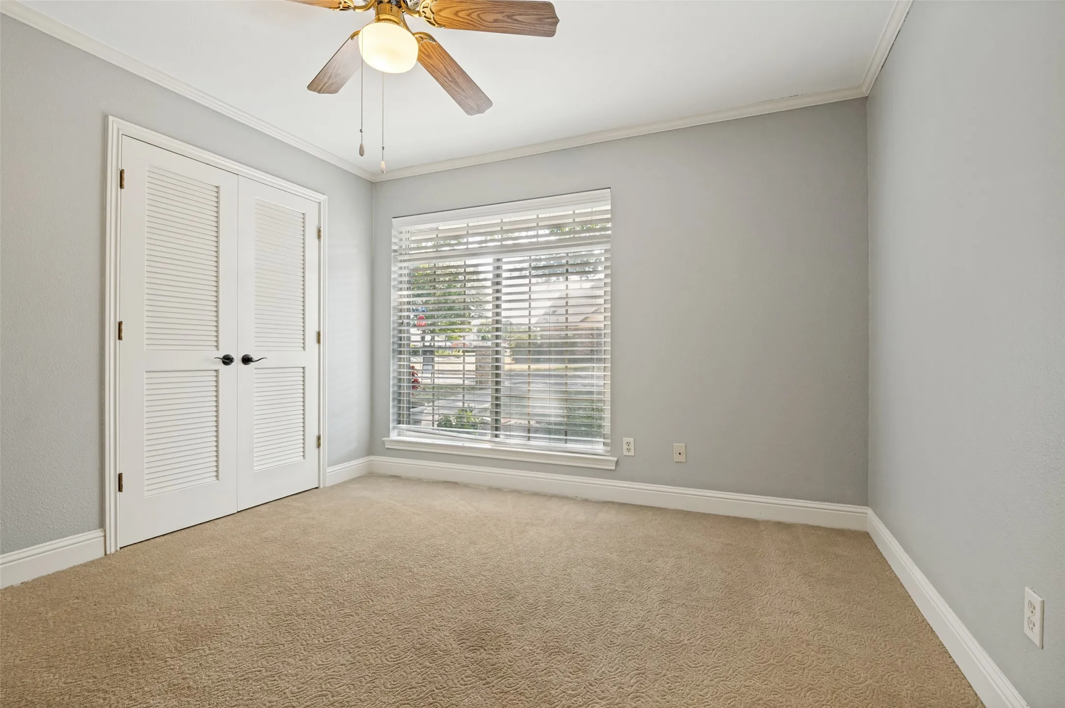 Single Family Residence For Sale in Tarrant County , 2401 Radcliffe Drive, Arlington, Texas 76012, 3 Bedroom, 2 Bathroom, 2 Garage spaces, 2,049 Sqft, built in 1977, mls#21358519, Real Estate Agent in Arlington, Homes For Sale in Tarrant county, Homes For Sale in Arlington, Realtor in Arlington Texas, Real Estate Brokerage Independent Realty Texas, Luminita Cordes Realtor